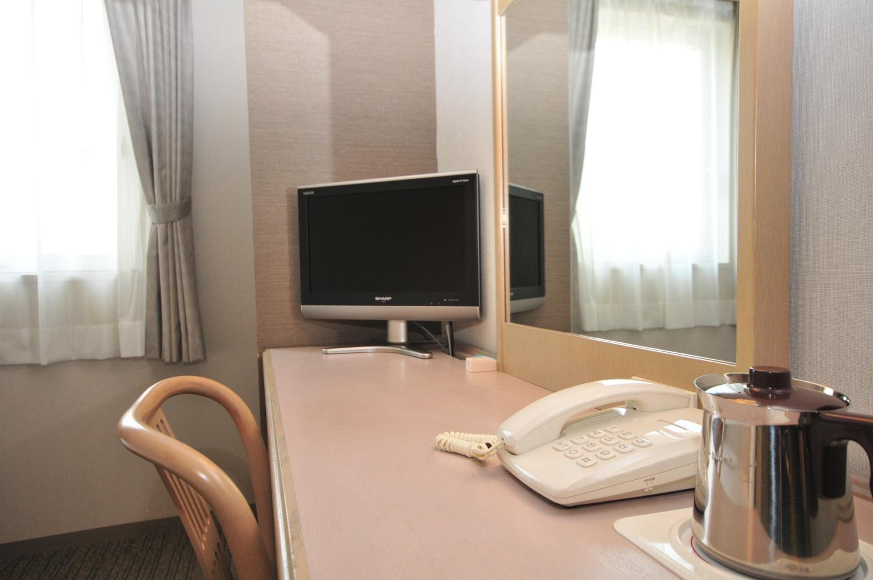 Single Room - Smoking photo 3