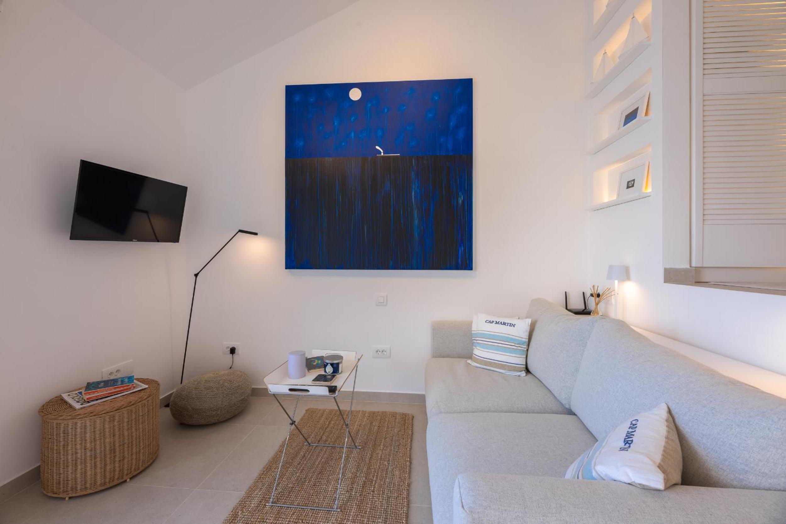 Deluxe One-Bedroom Apartment with Ocean View photo 3