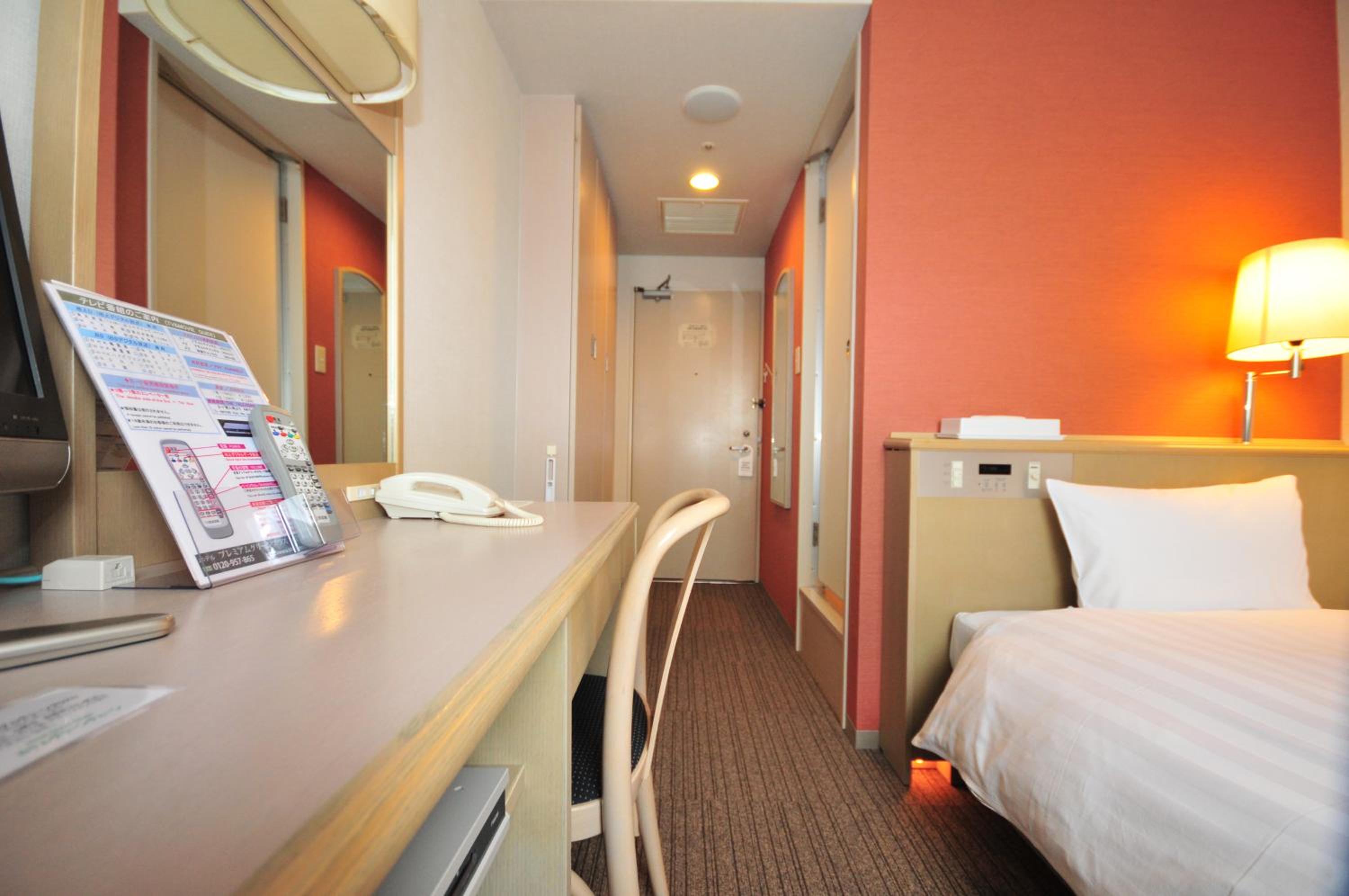 Double Room with Small Double Bed - Non-Smoking photo 2