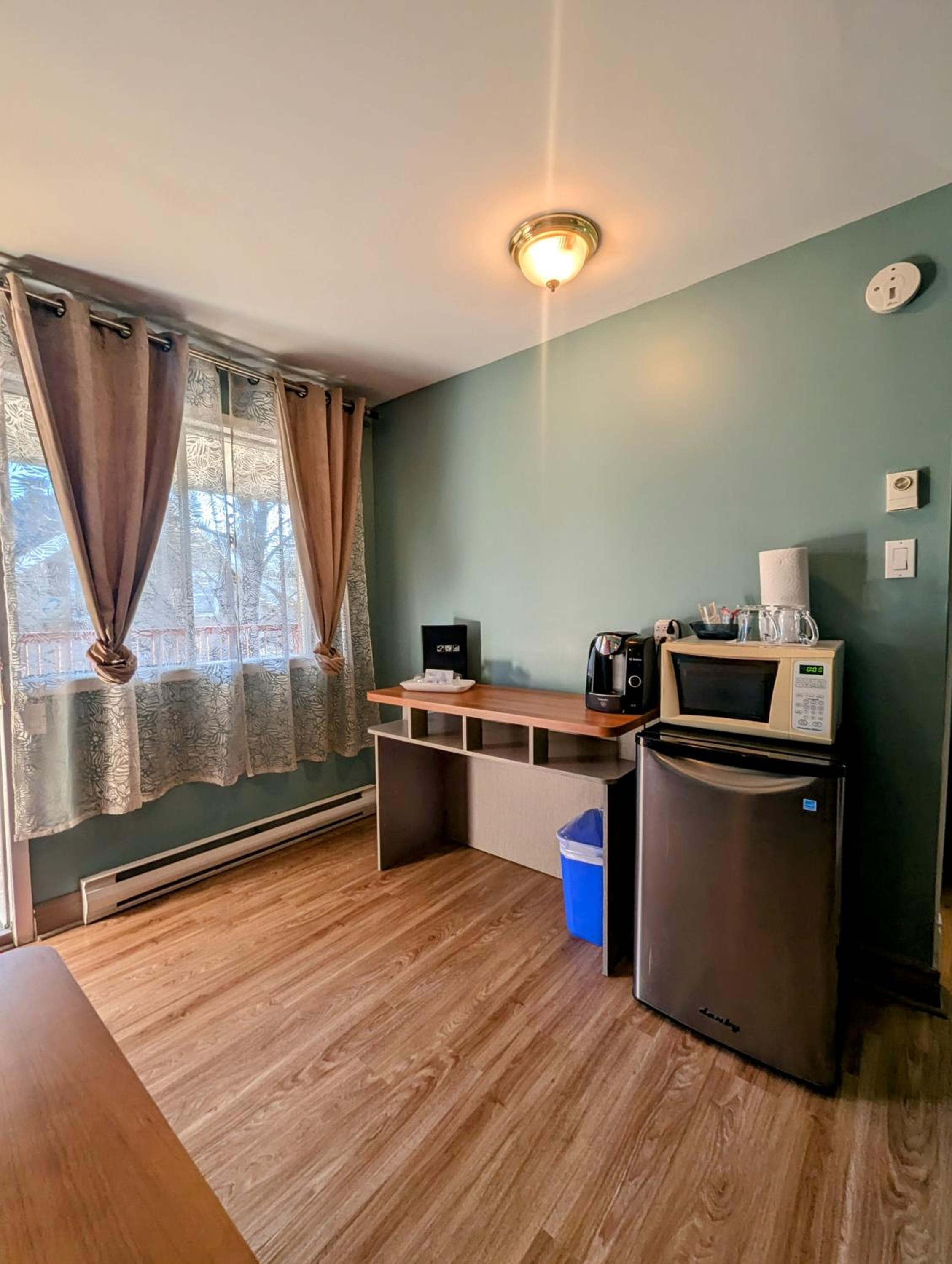 Queen Room photo 2
