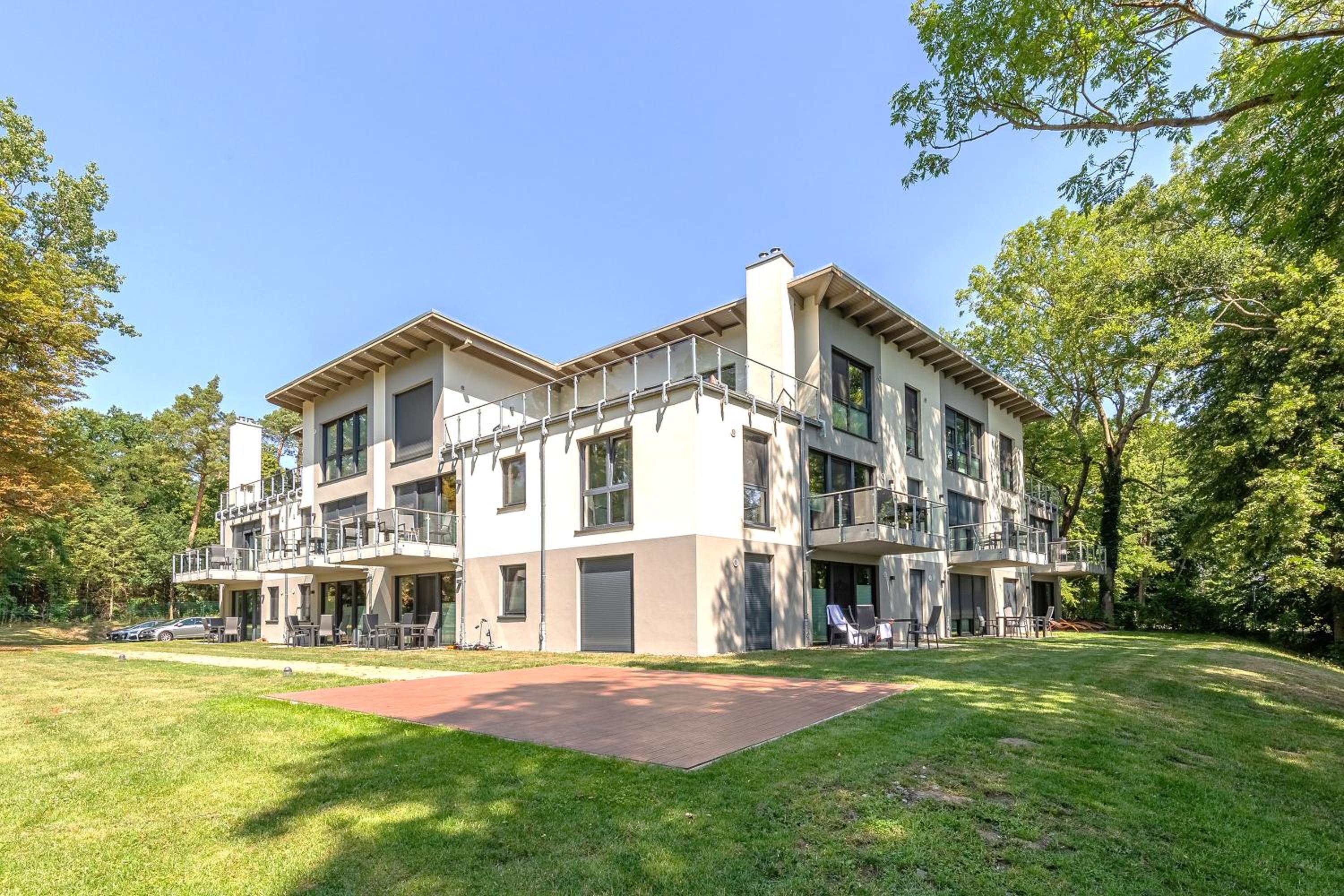 Apartment with Lake View photo 2