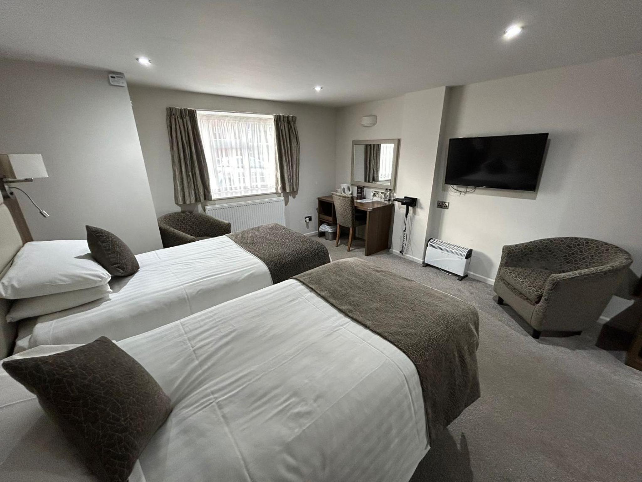 Twin Room with Private Bathroom photo 1