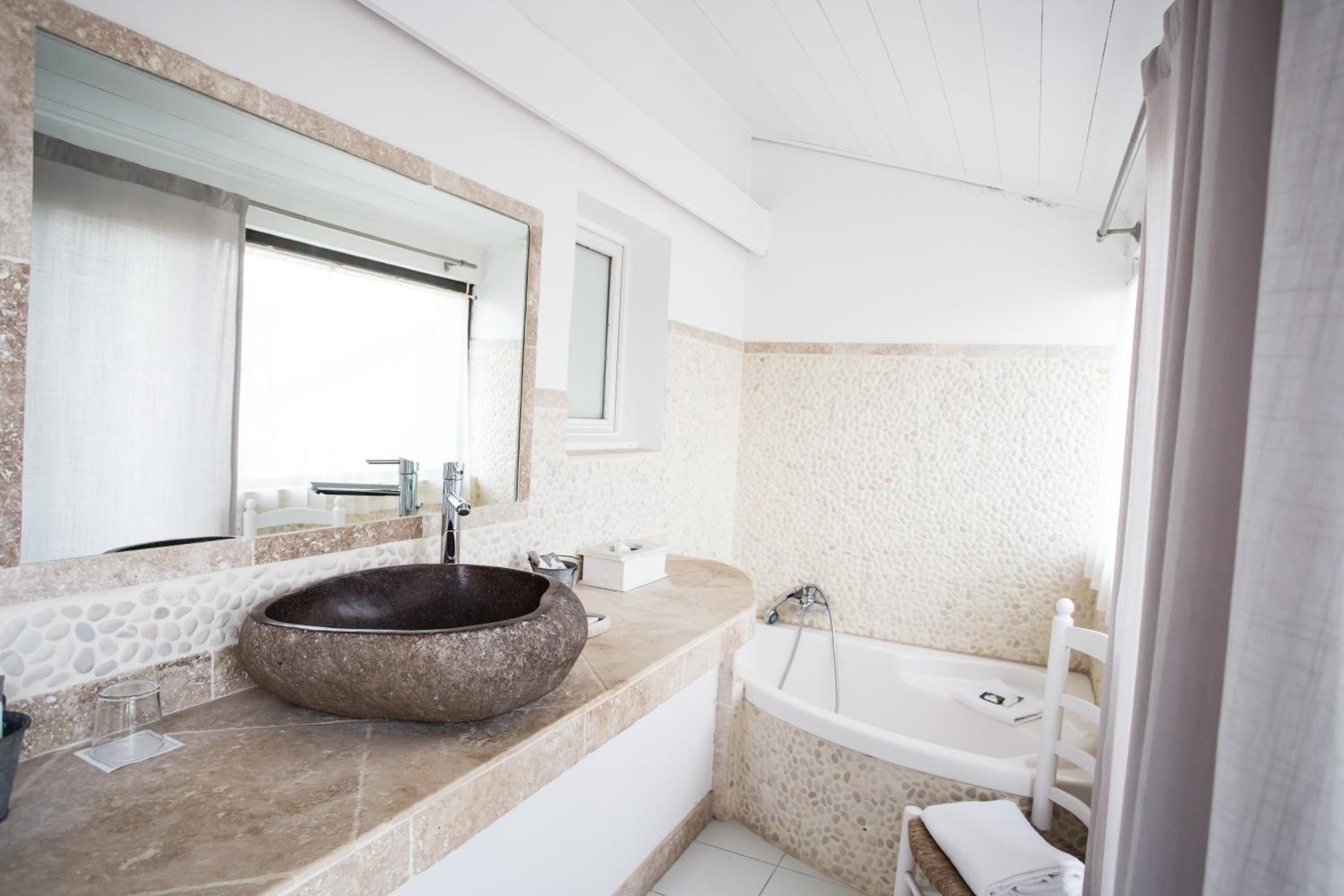 Luxury Suite - Photo 2