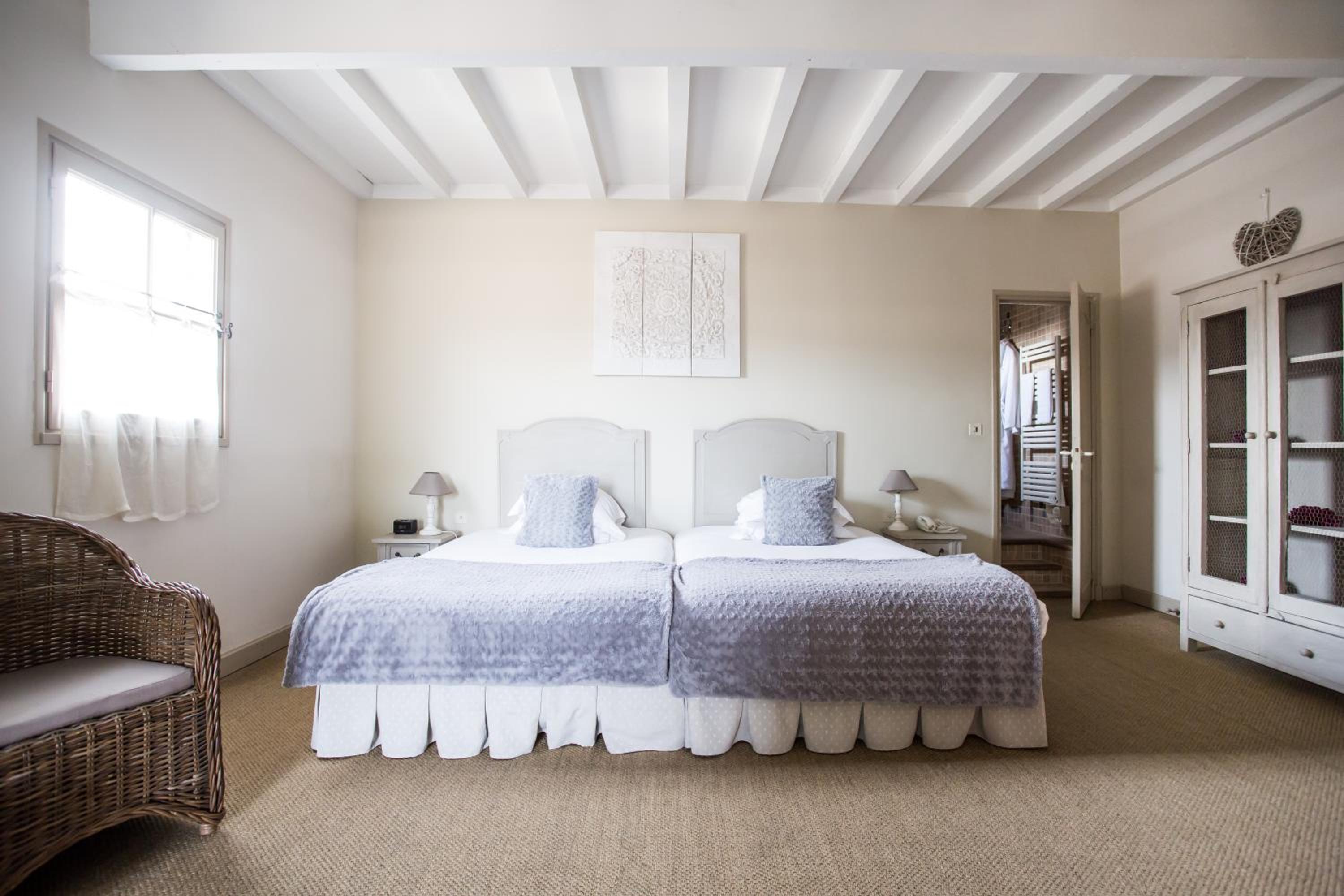 Luxury Suite - Photo 5