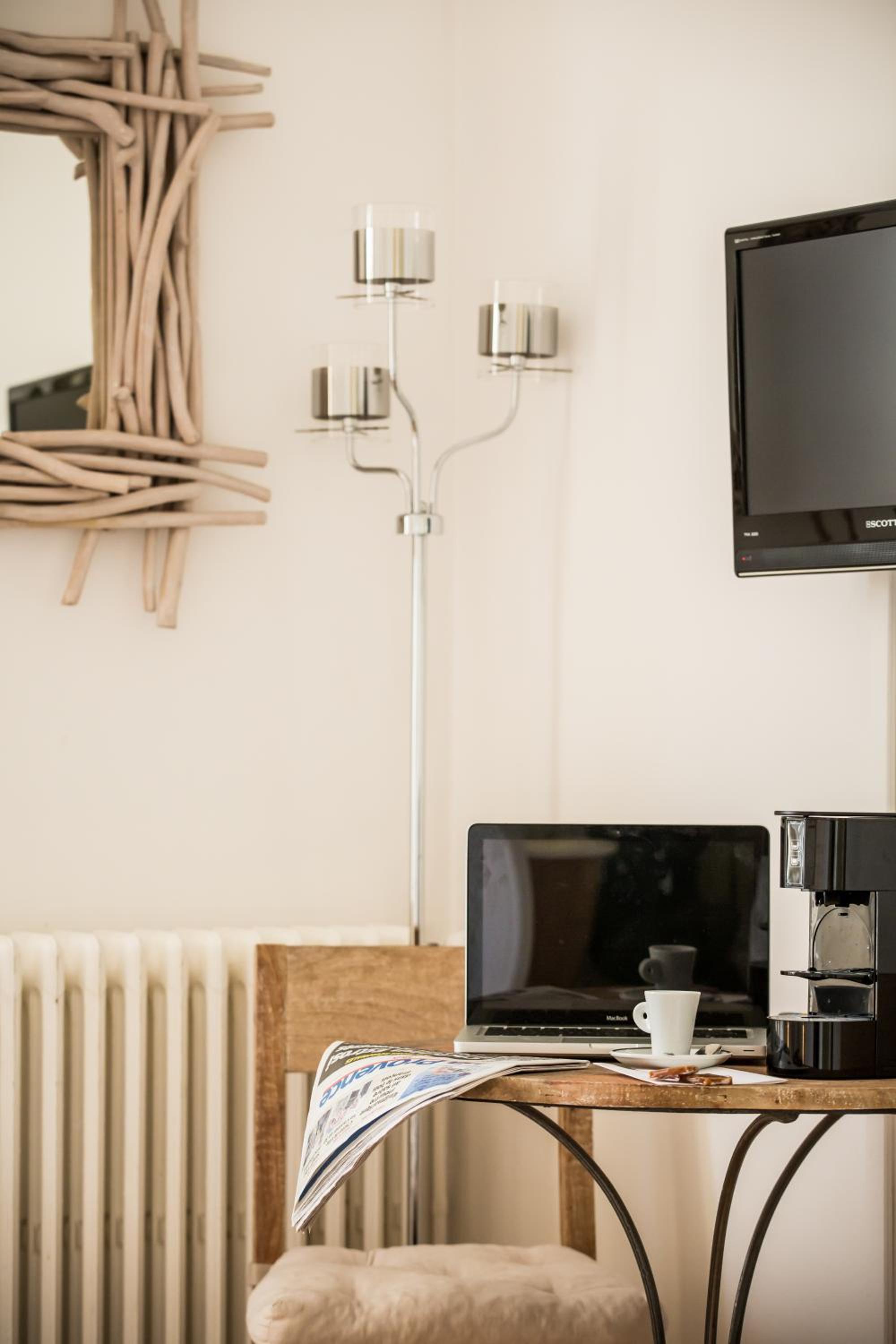 Standard Double Room - Photo 6