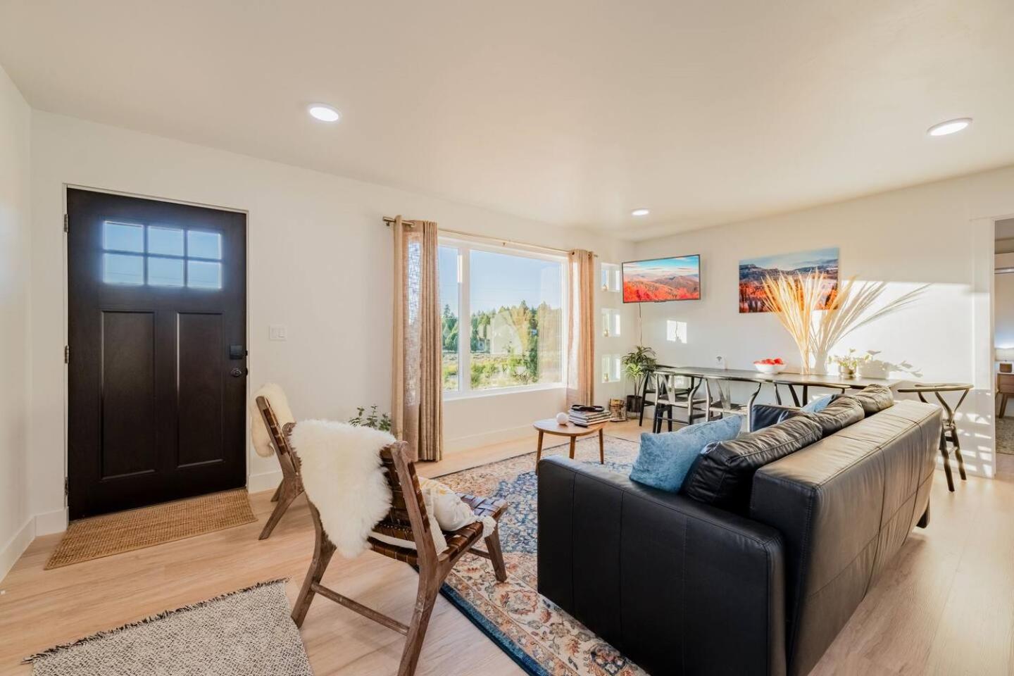 Two-Bedroom House photo 3