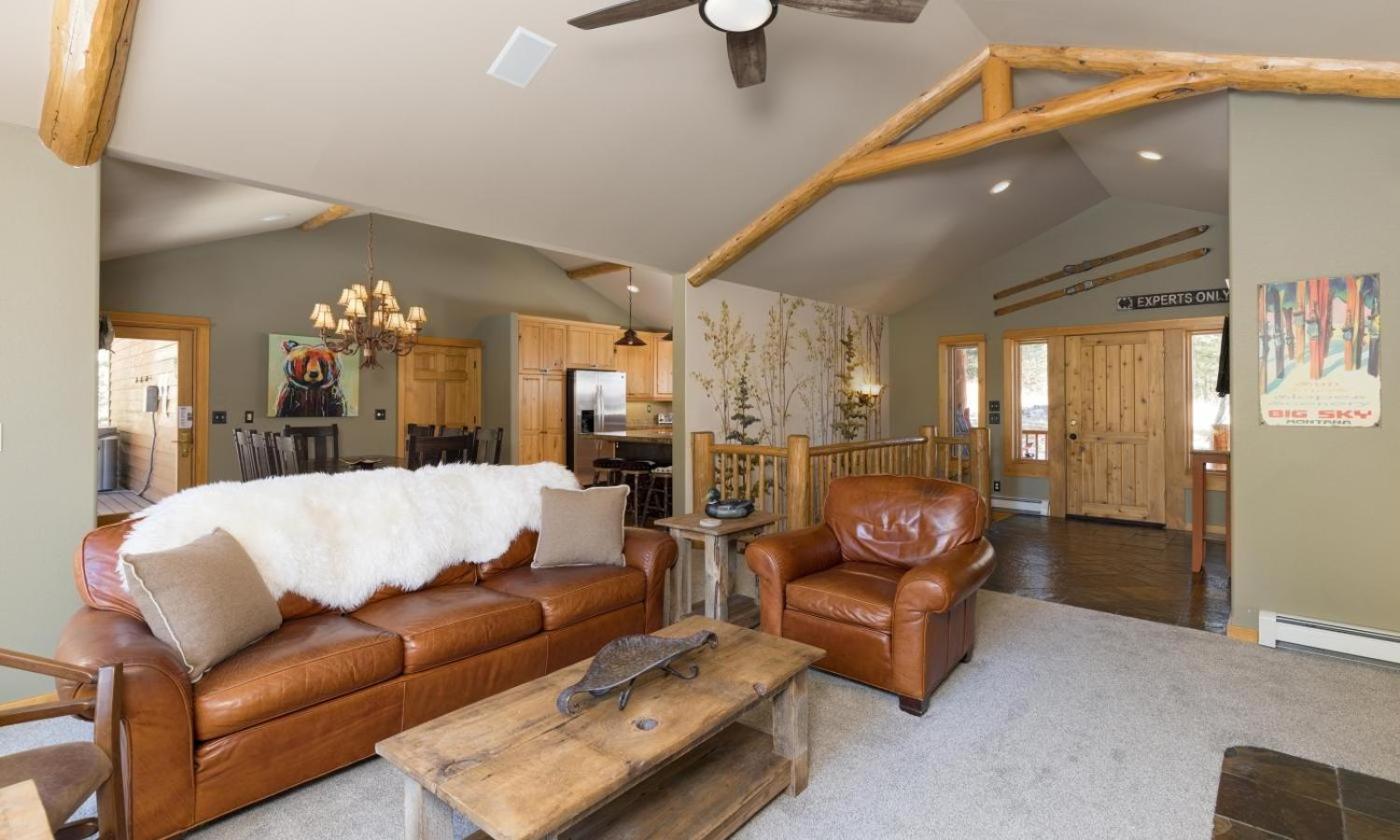 Five-Bedroom House photo 1