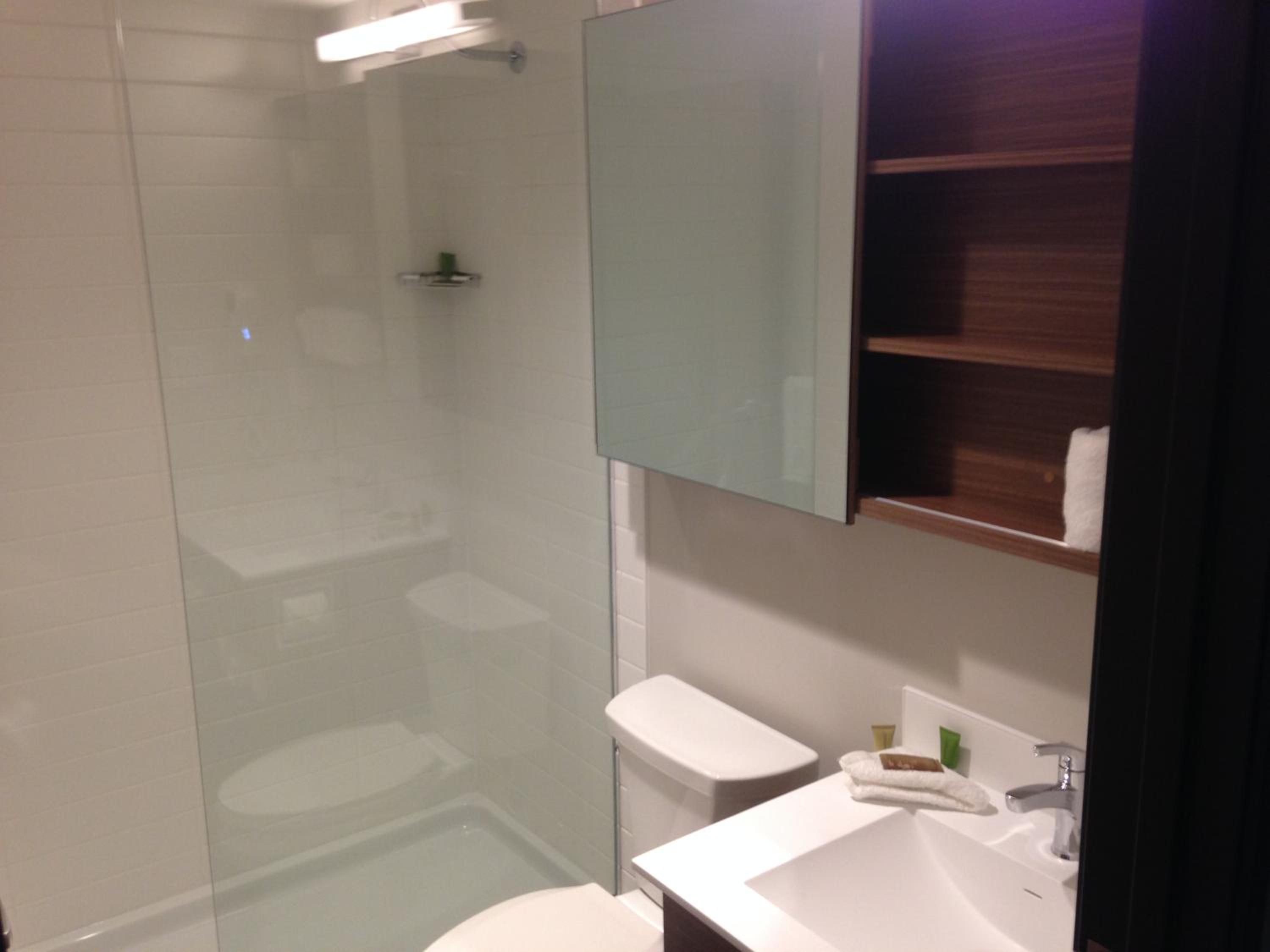 Deluxe Queen Room with Two Queen Beds - Non-Smoking photo 2