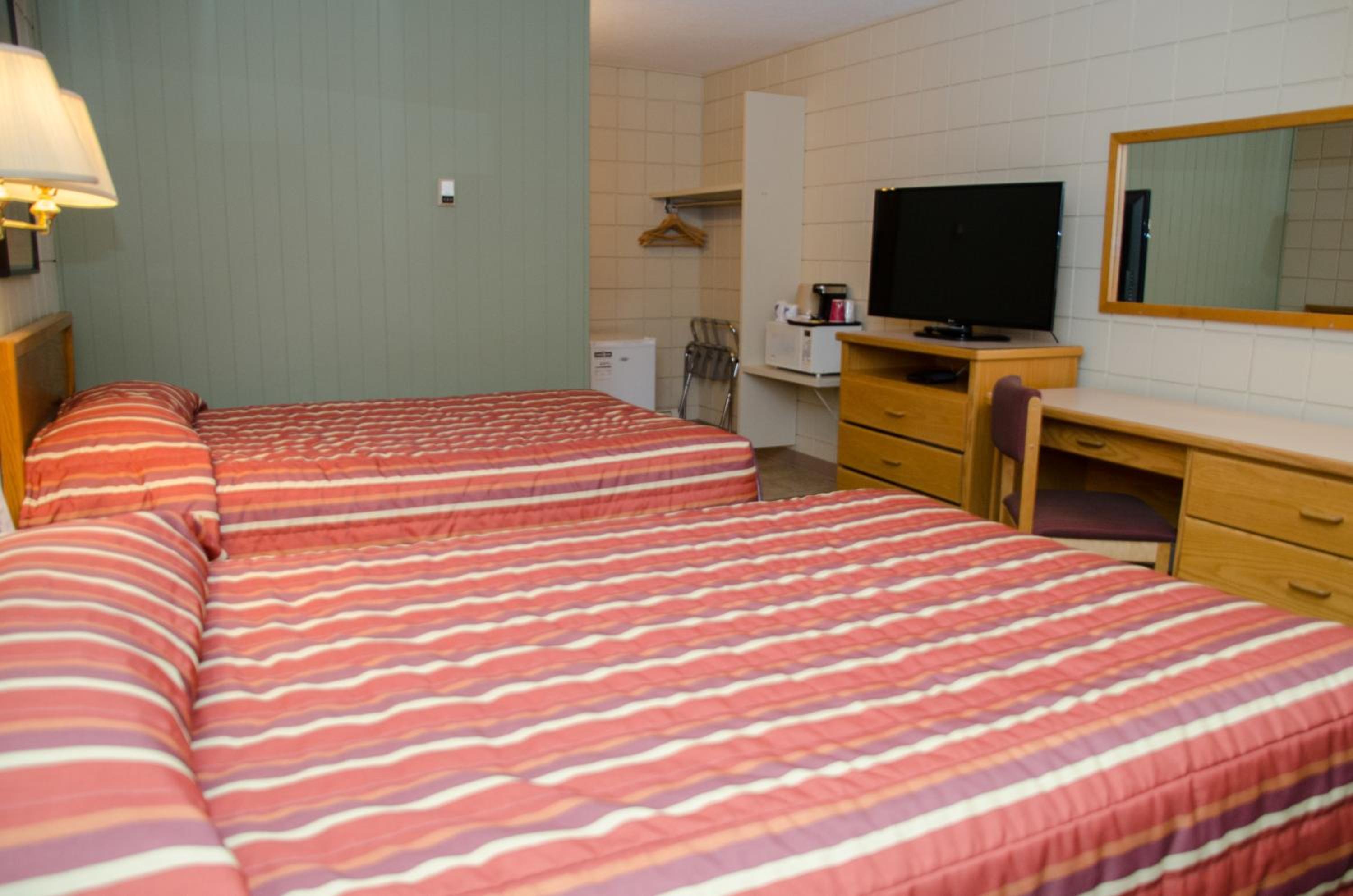 Double Room with Two Double Beds - Smoking photo 3