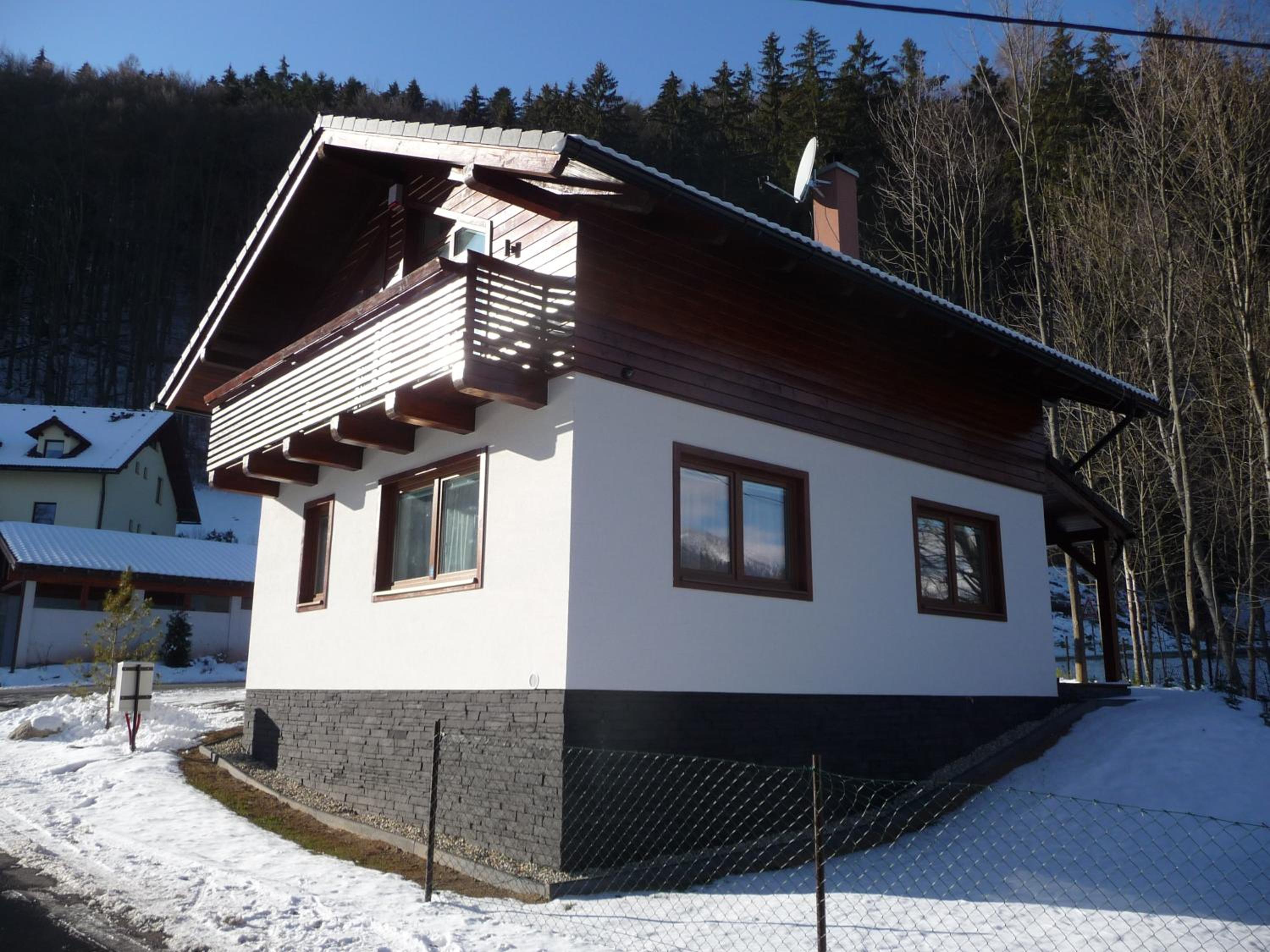 Three-Bedroom House photo 2