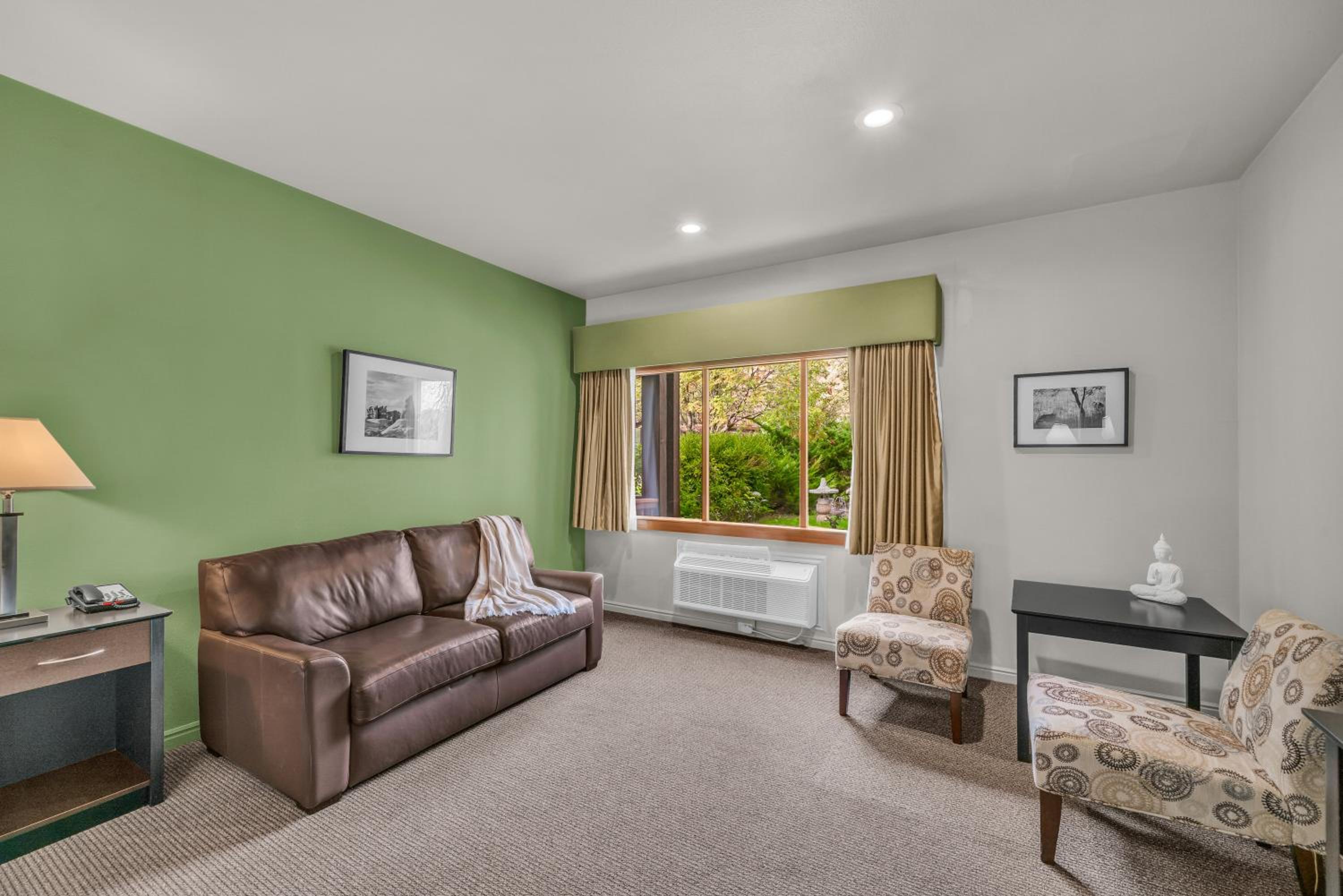 King Studio with Sofa Bed