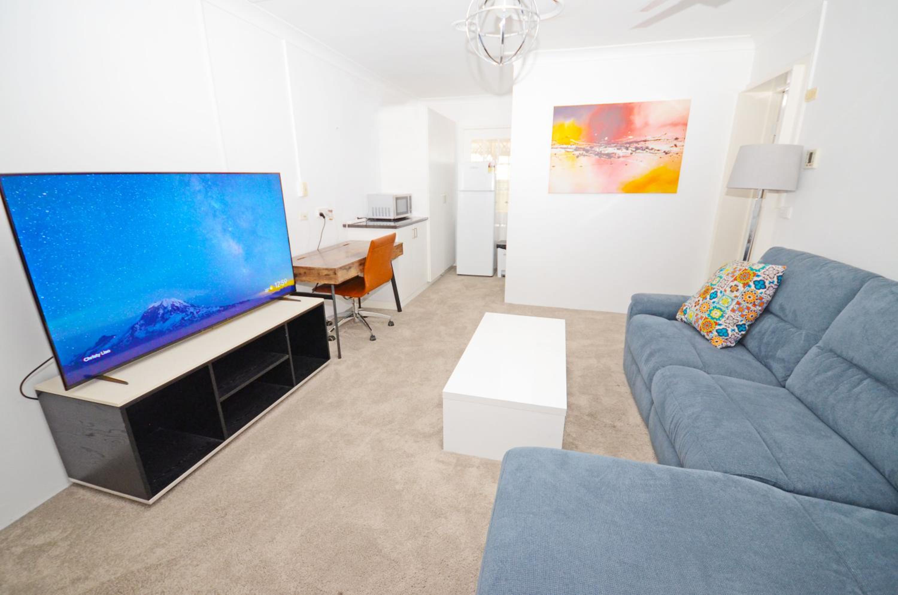One-Bedroom Apartment photo 1