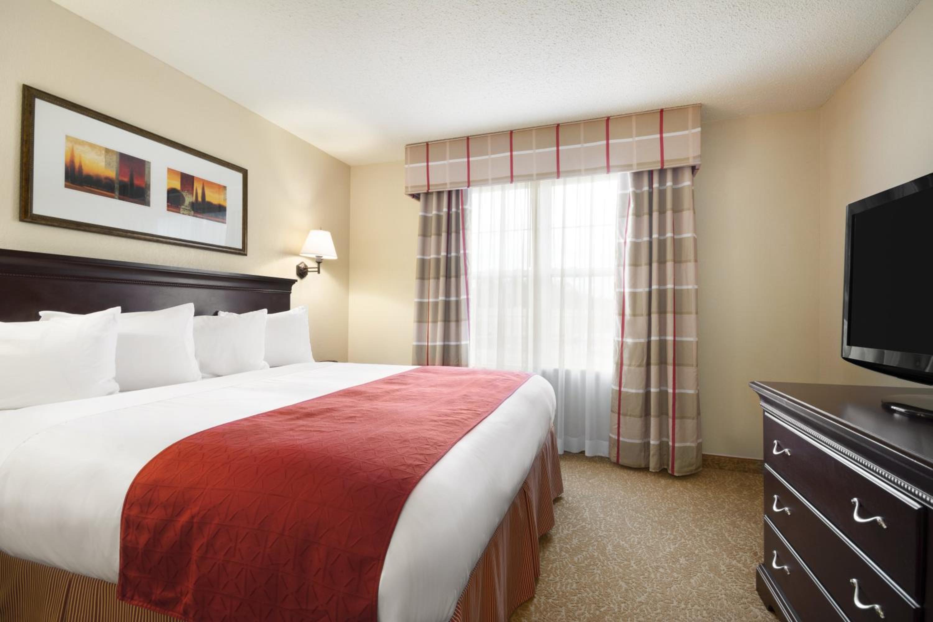 King Room - Non-Smoking - Photo 3