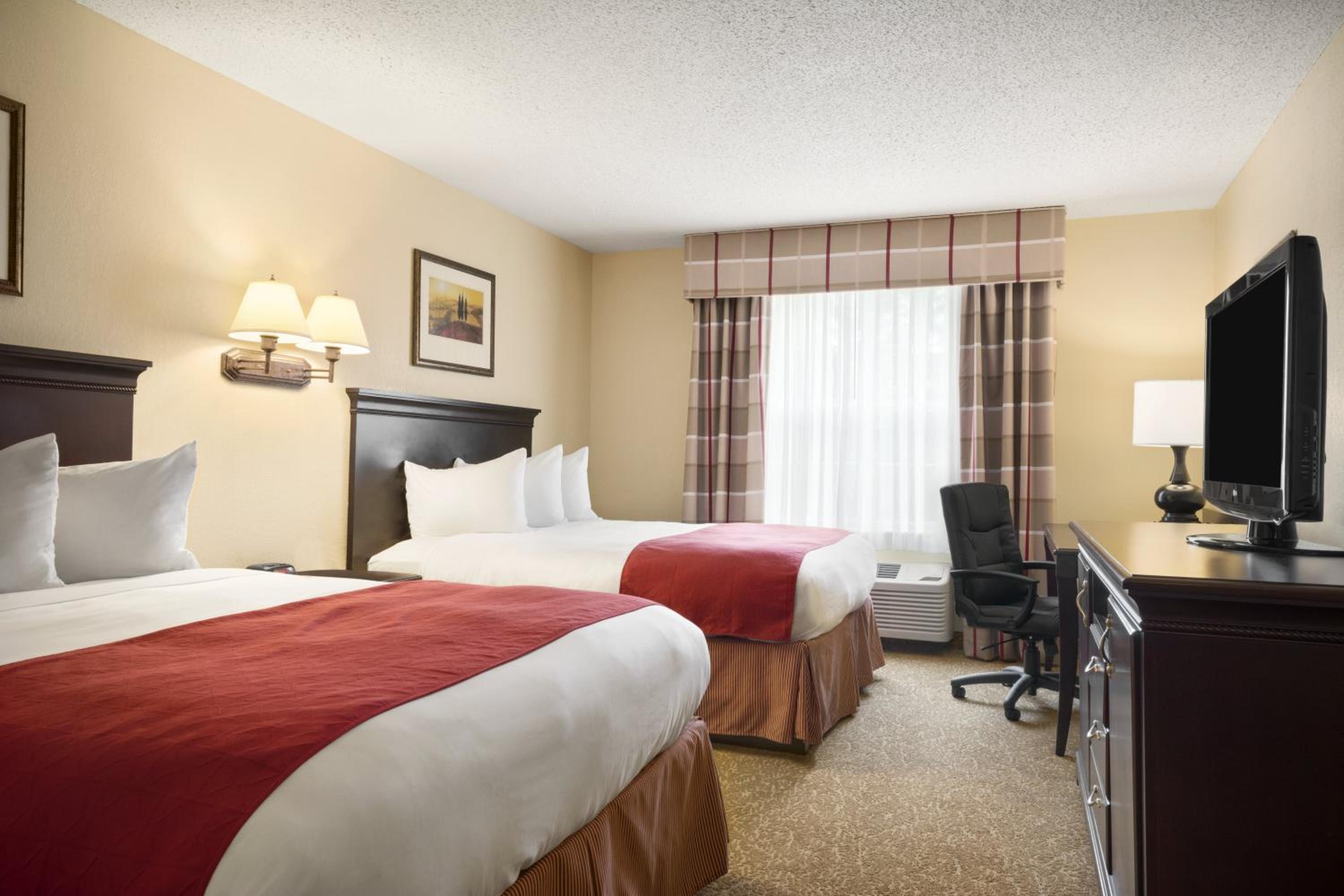 Queen Room with Two Queen Beds - Non-Smoking - Photo 1