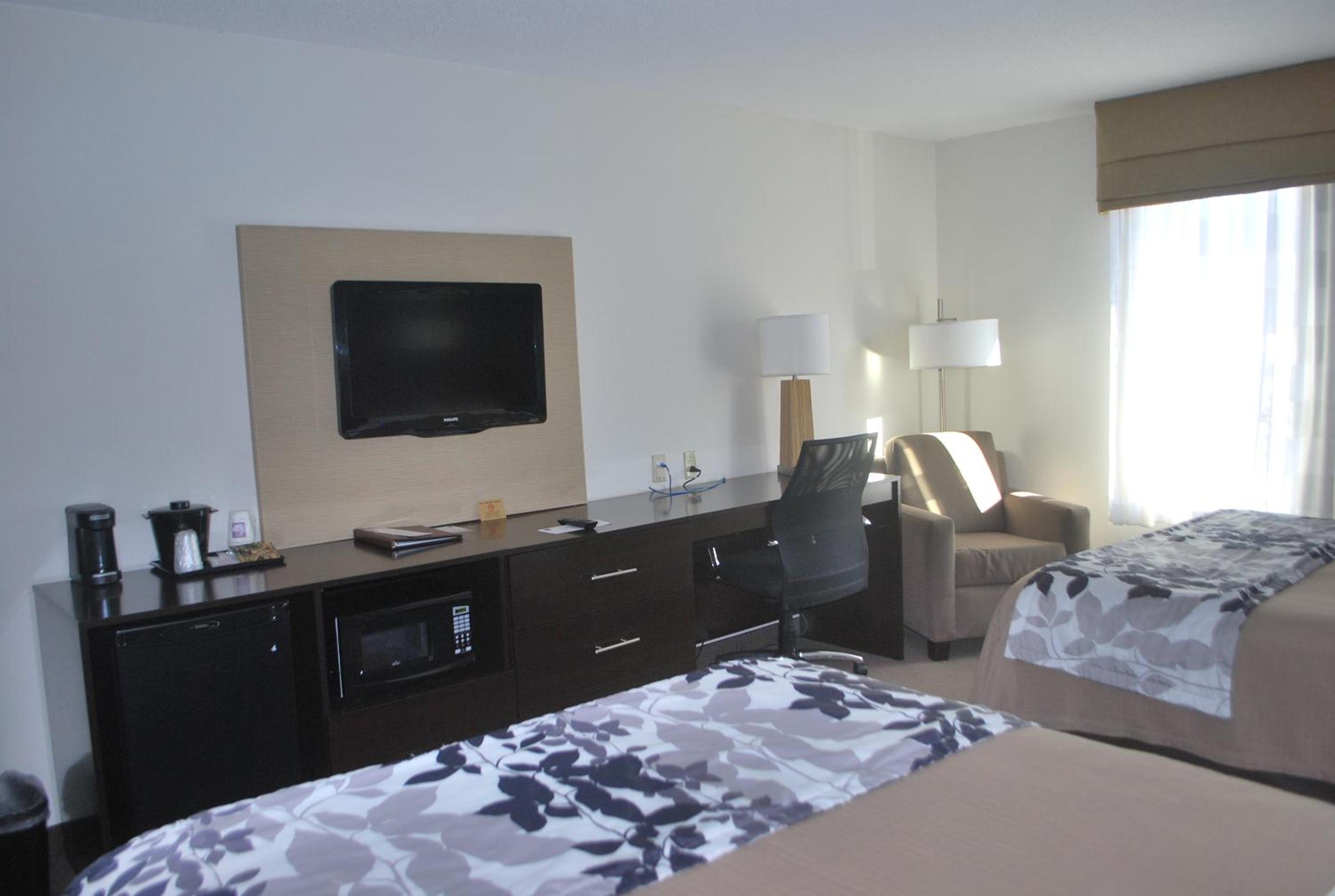 Queen Room with Two Queen Beds and Accessible Tub - Accessible/Non-Smoking