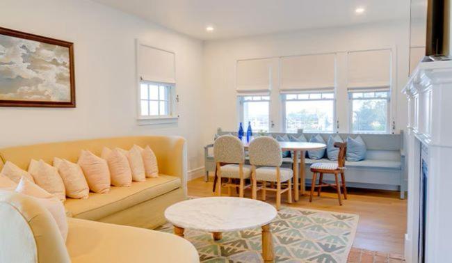 Two-Bedroom Cottage photo 2