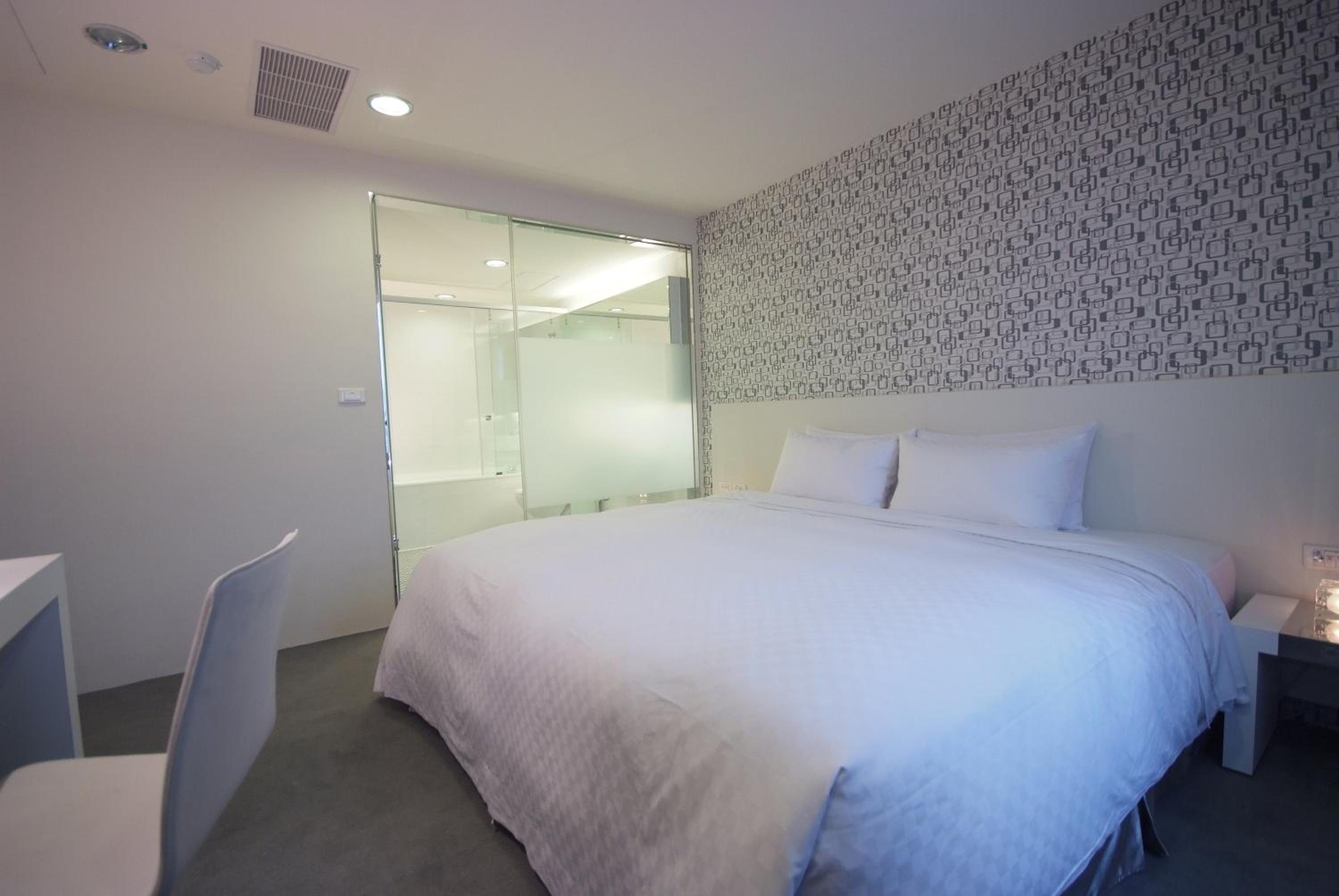 Standard Queen Room photo 2