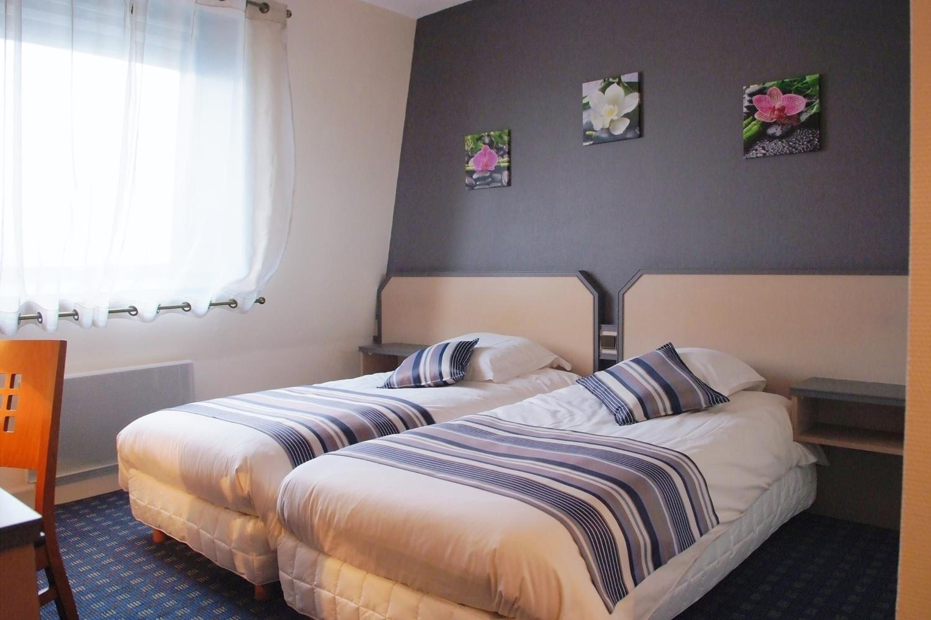 Standard Double or Twin Room - Photo 4