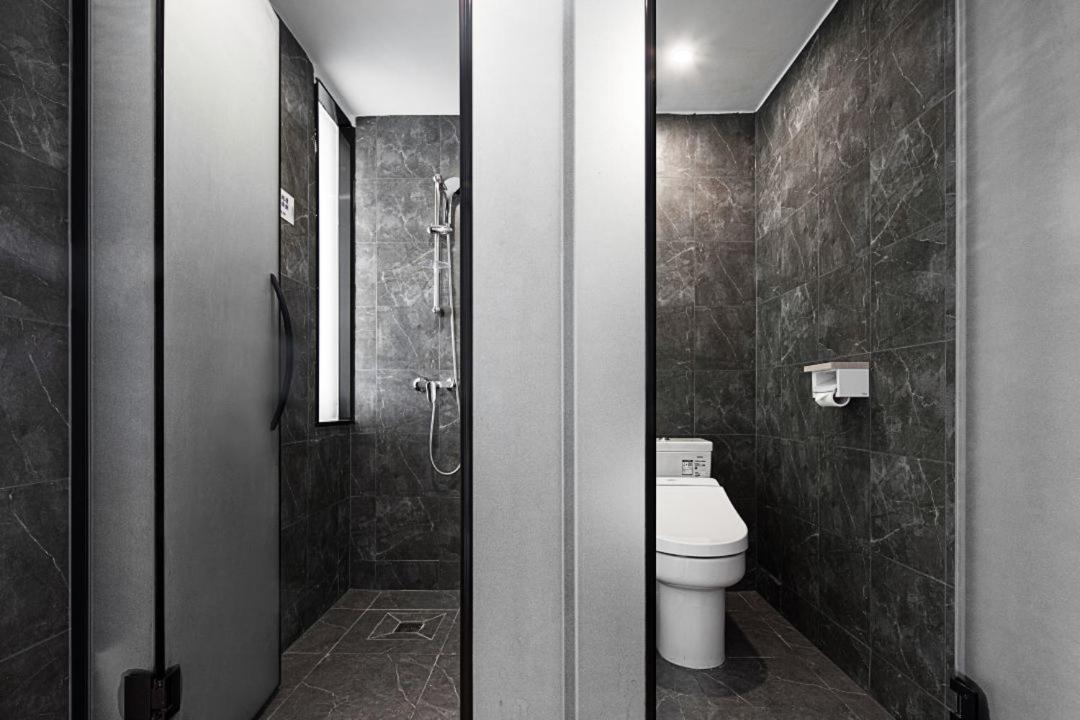 Elegant Twin Room photo 1