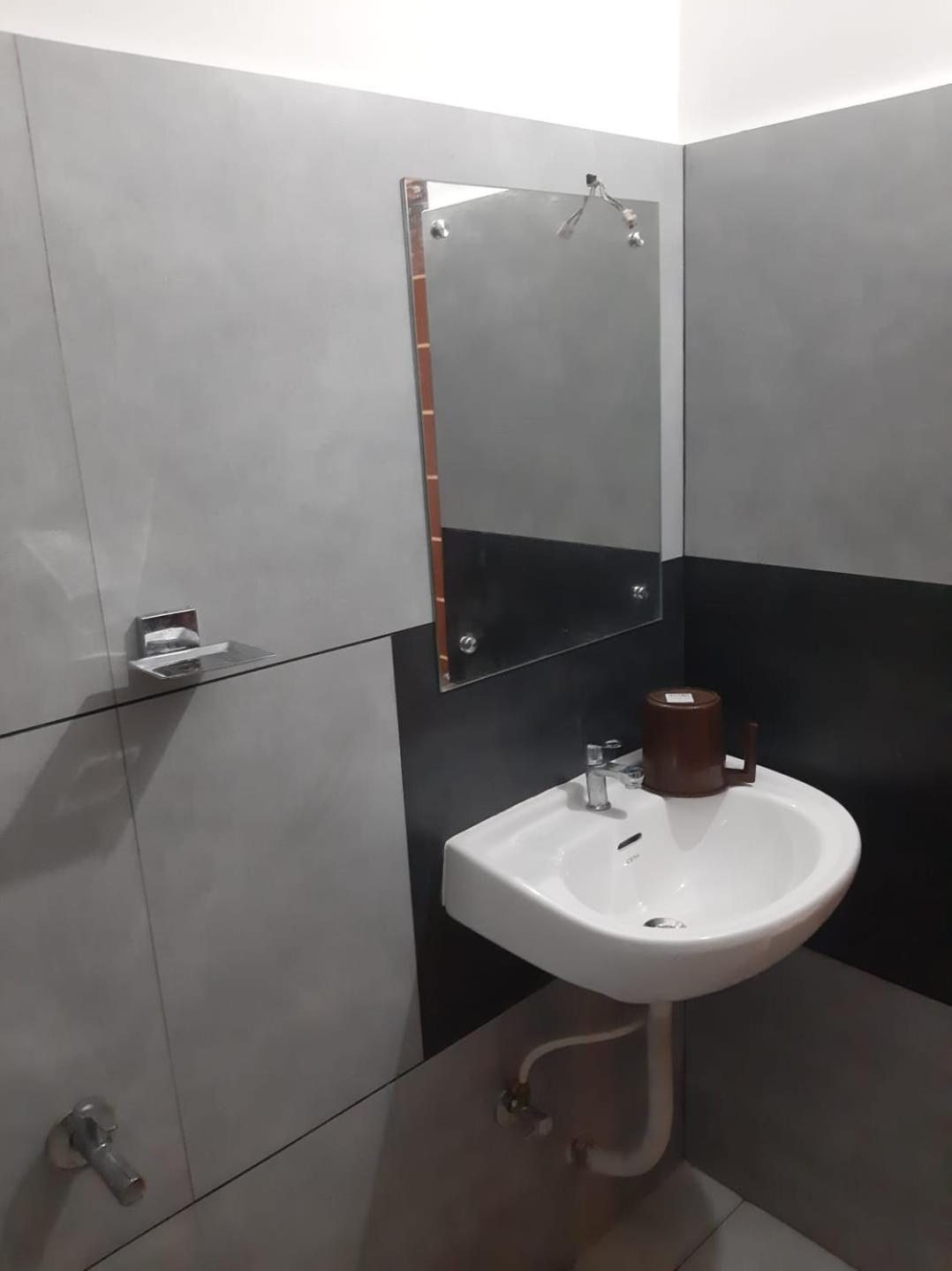 Executive Double Room - Non A/C - Photo 13