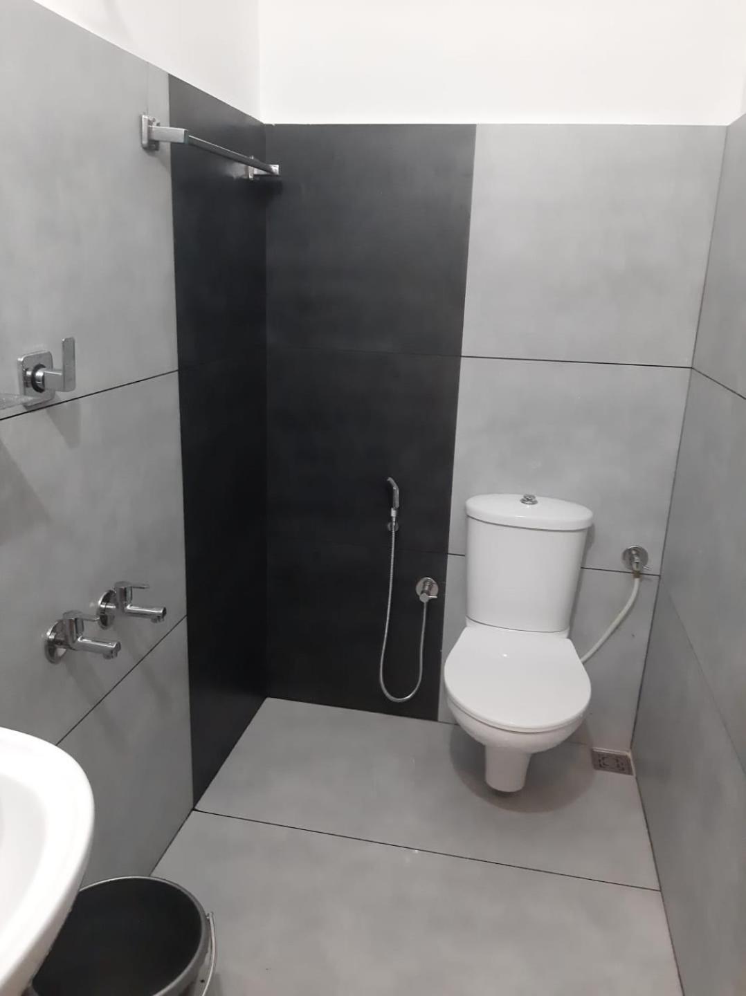 Executive Double Room - Non A/C - Photo 11