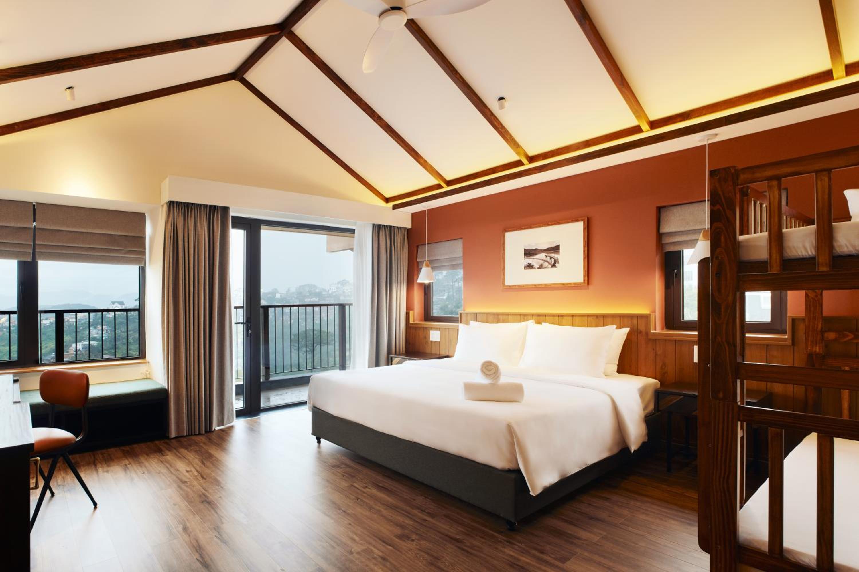 Suite with Mountain View photo 3