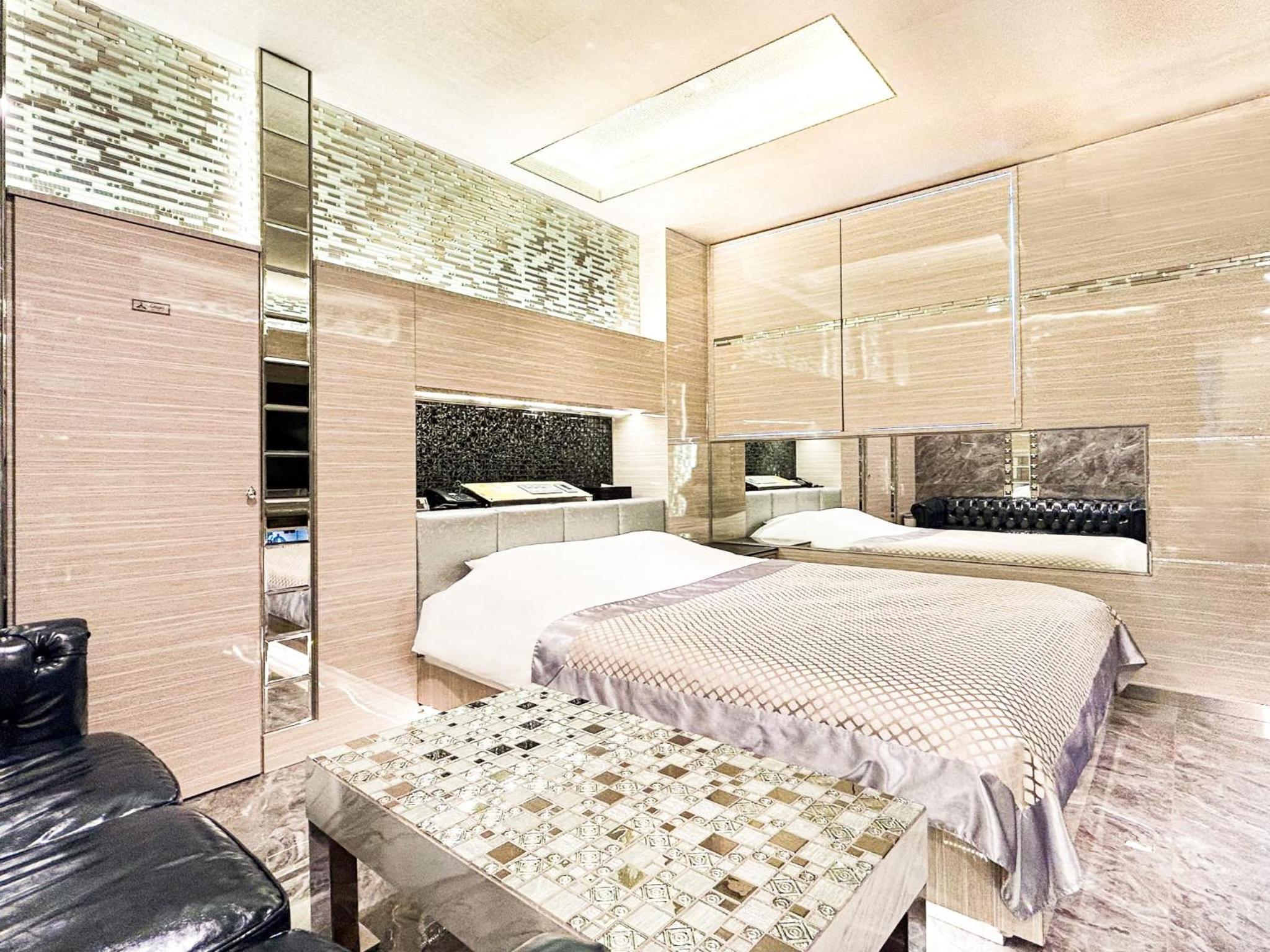 Suite - Photo 3