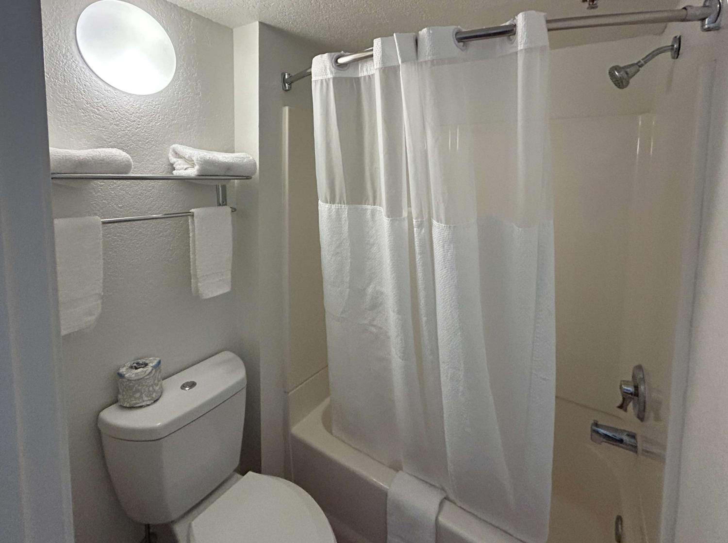 Queen Room - Non-Smoking - Photo 3