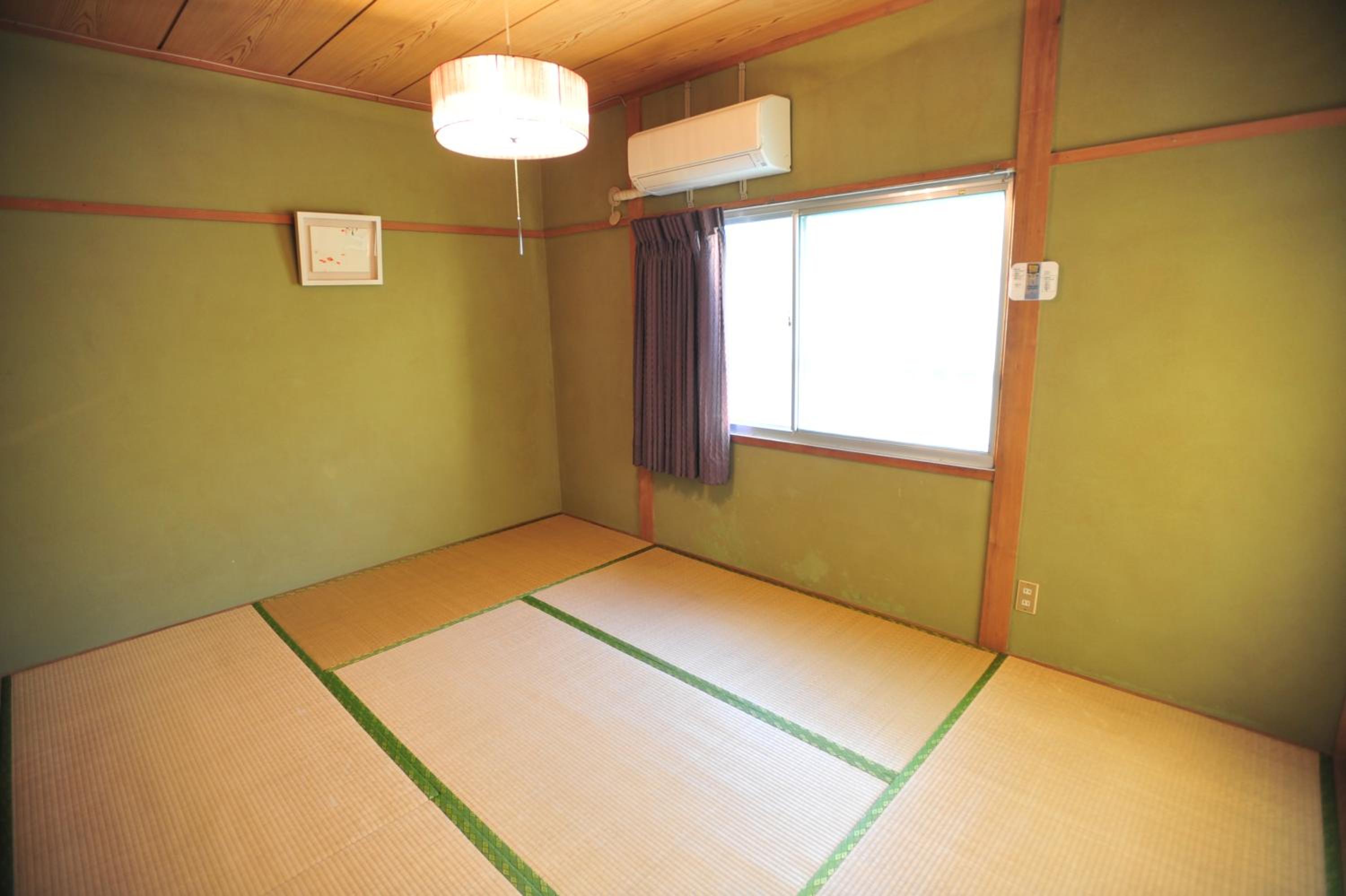 Quadruple Room With Shared Bathroom photo 2