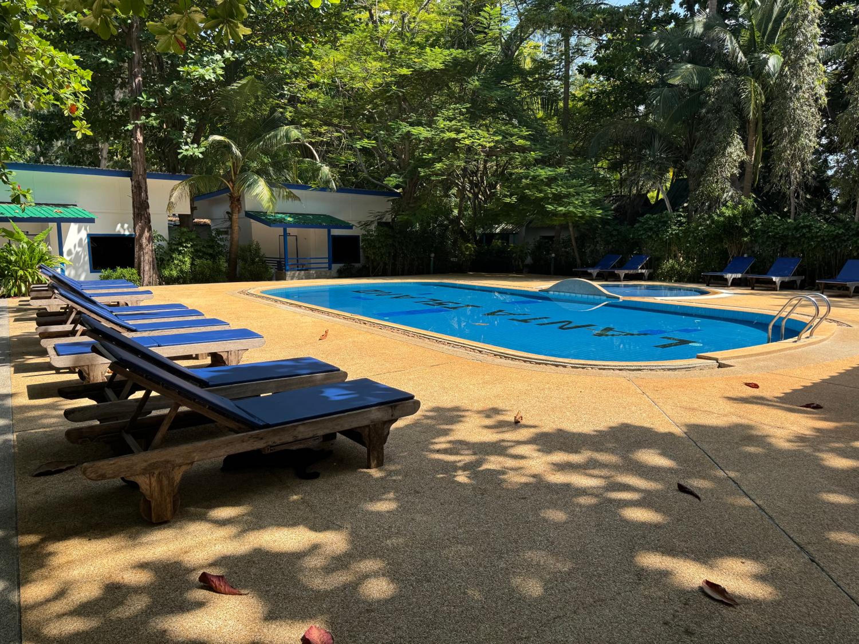 Pool Bungalow photo 3