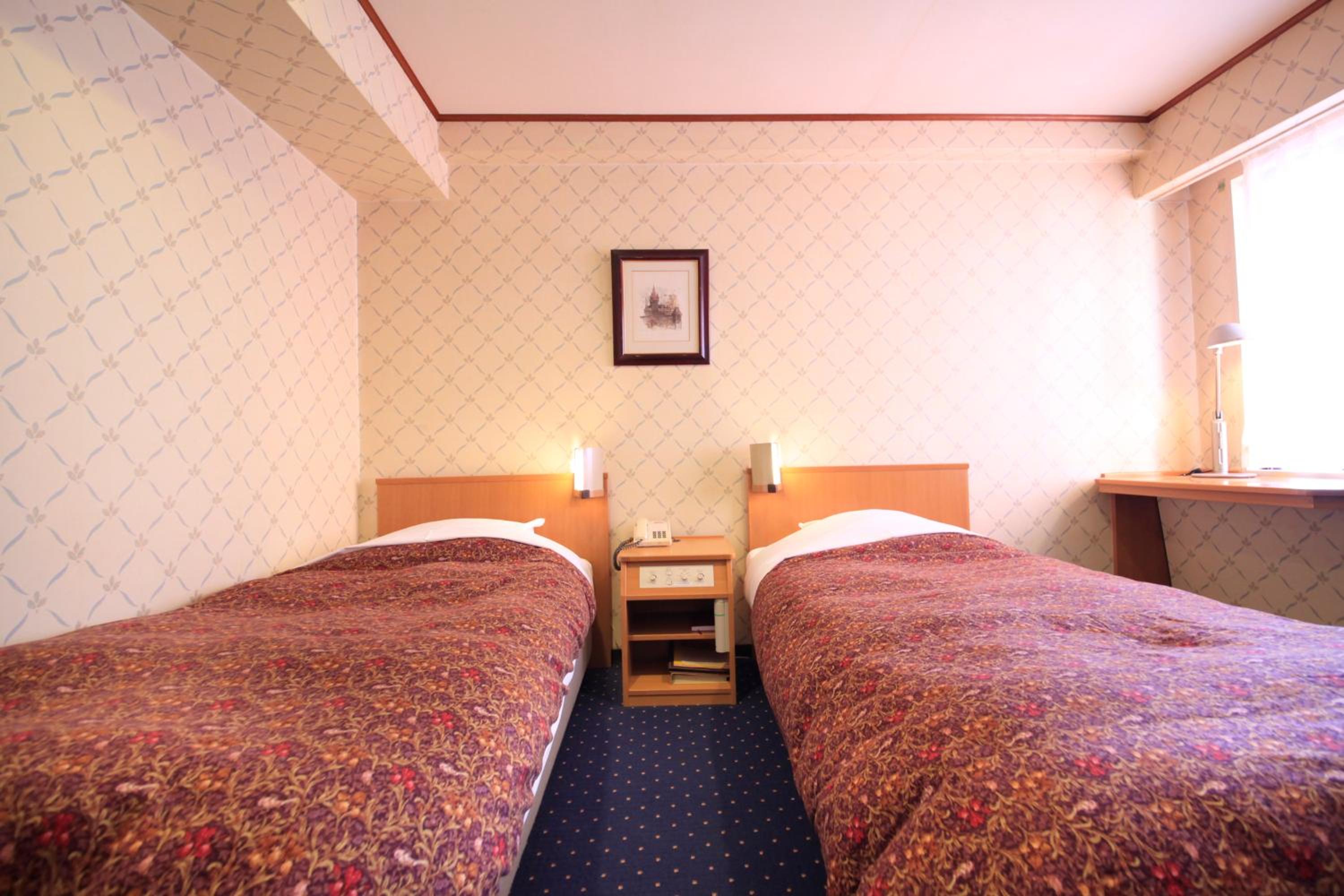 Twin Room - Non-Smoking photo 3
