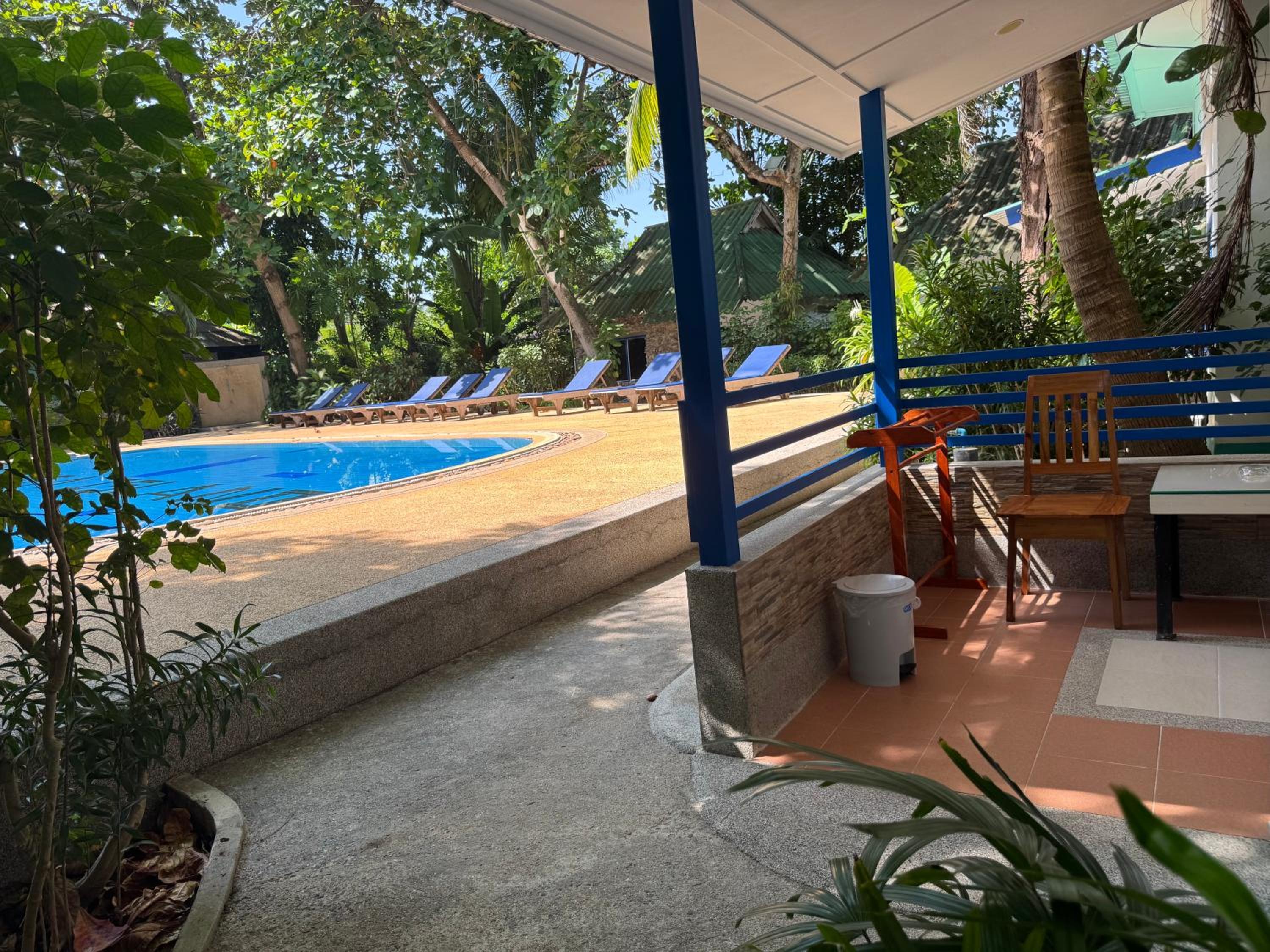 Pool Bungalow photo 2
