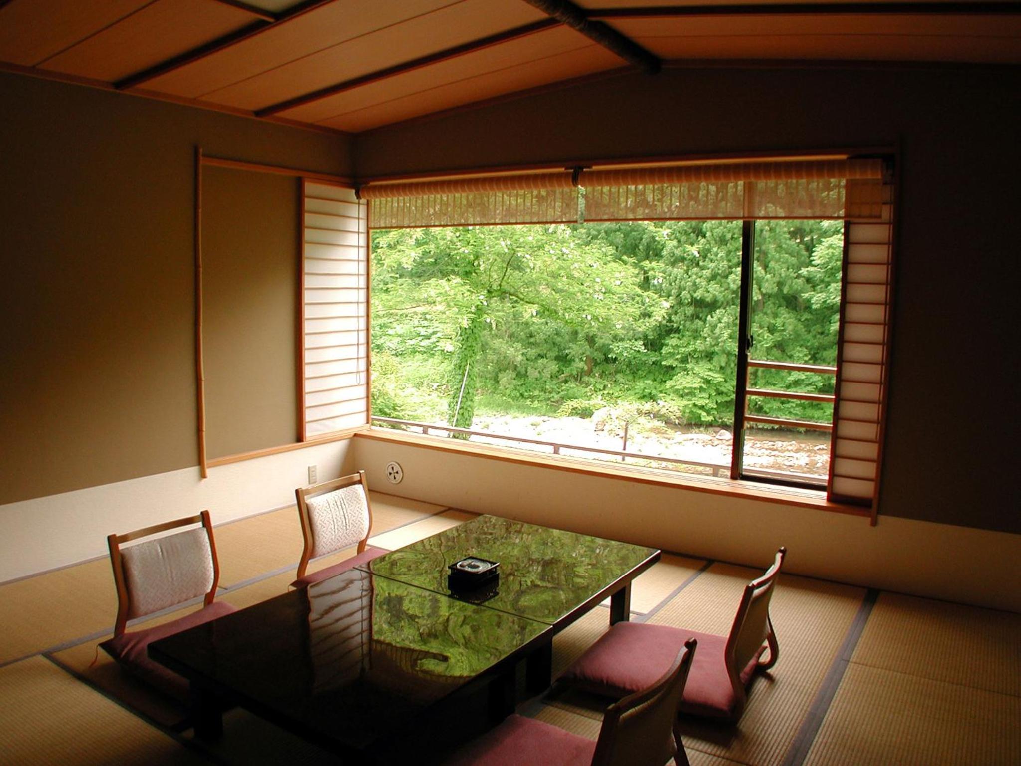 Japanese-Style Room with Private Bathroom and River View photo 3