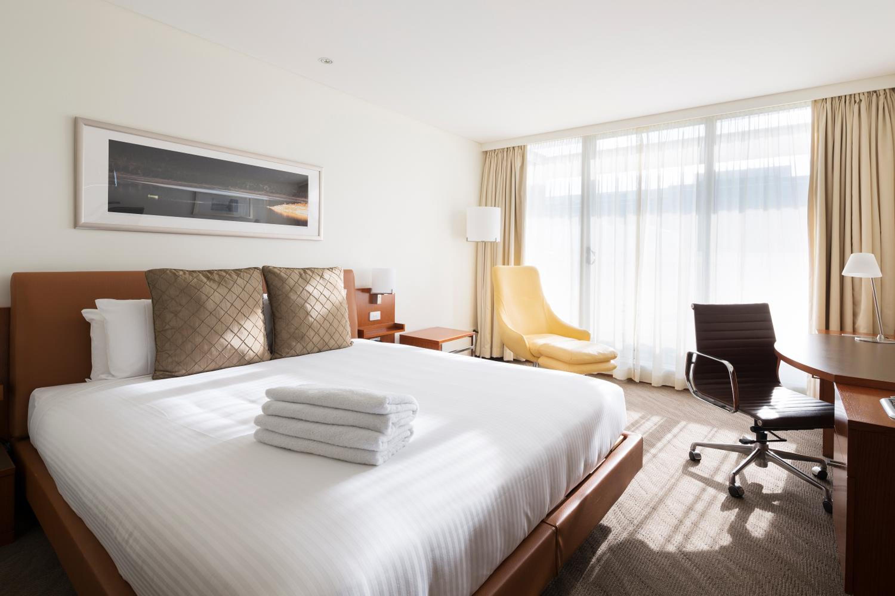Standard Queen Room - Photo 8