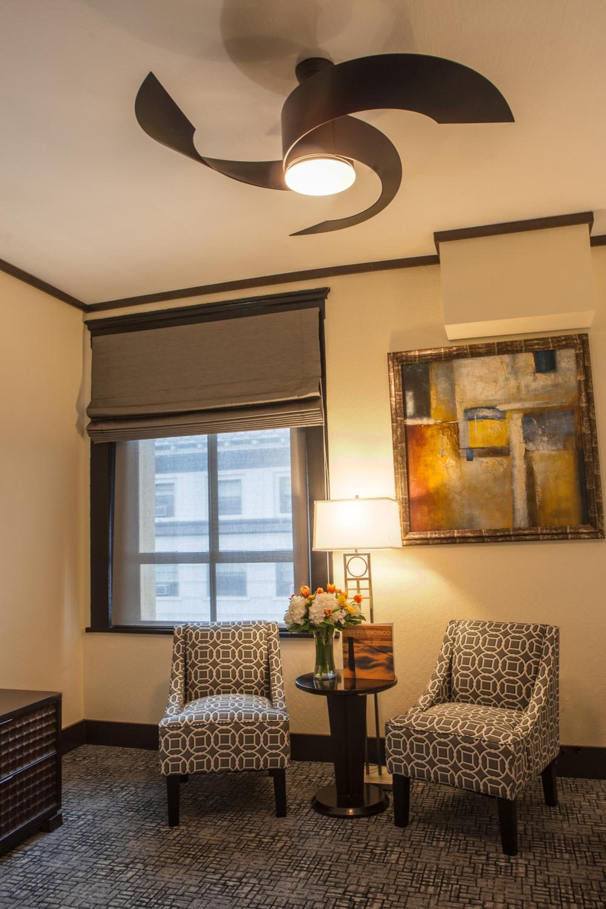 Standard King Room - Photo 6