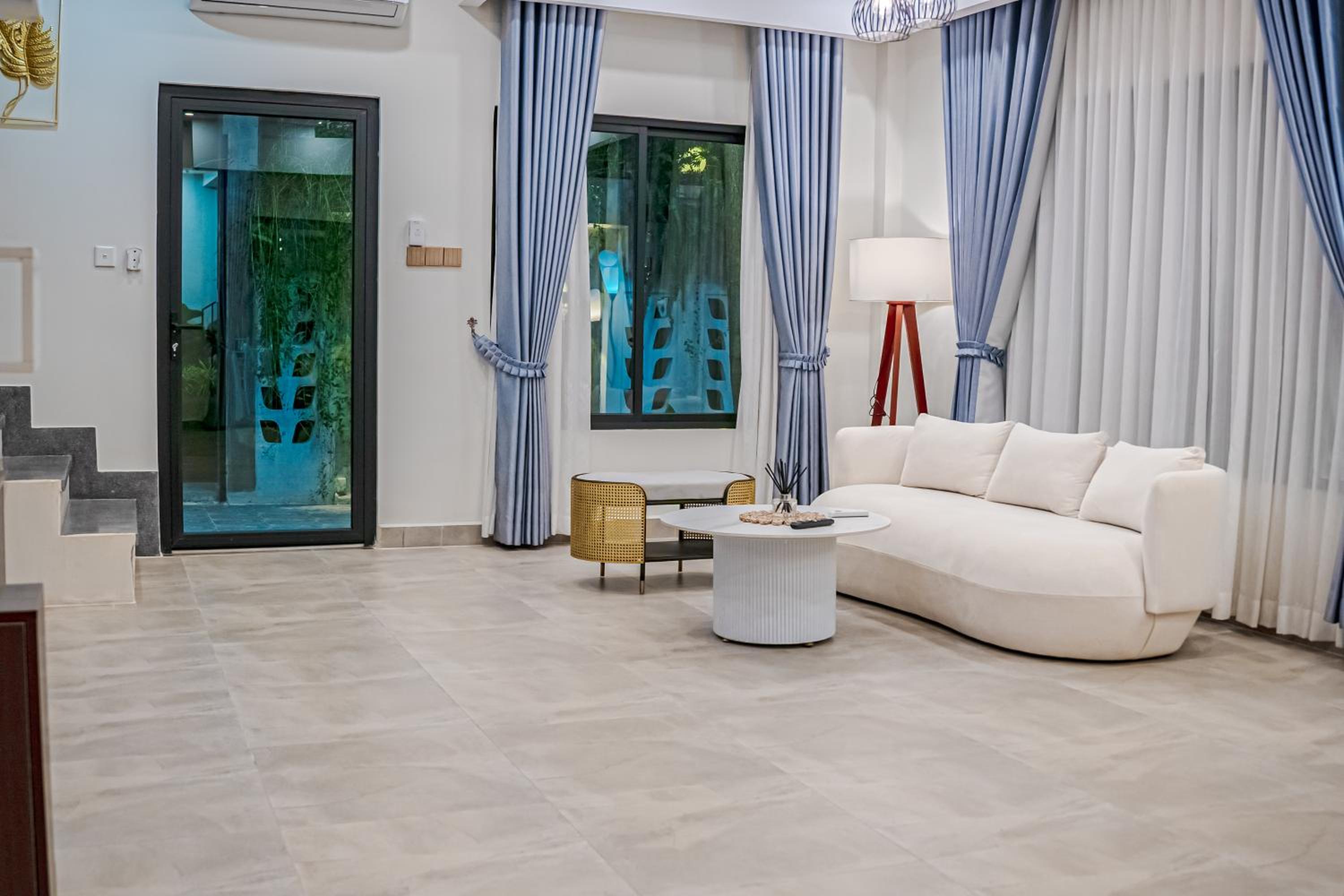 Private Villa with Garden and Terrace - Photo 1