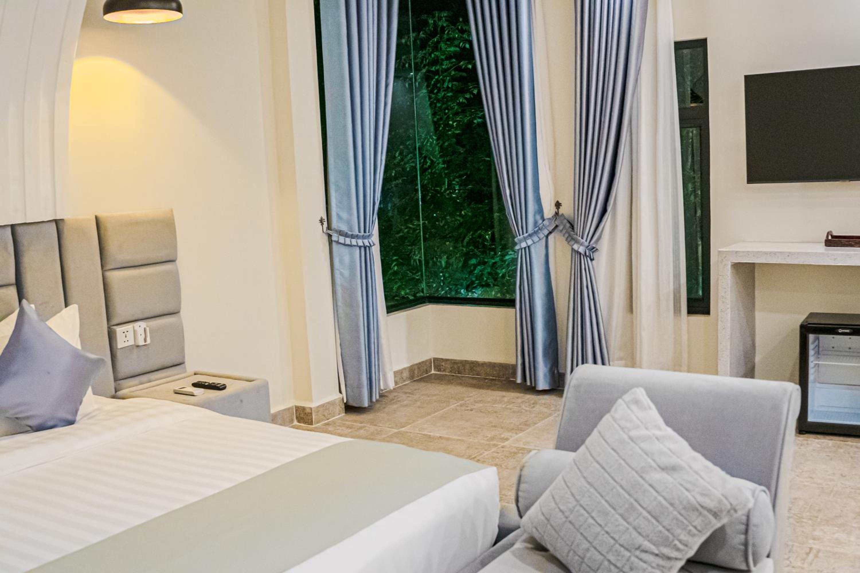 Private Villa with Garden and Terrace - Photo 13