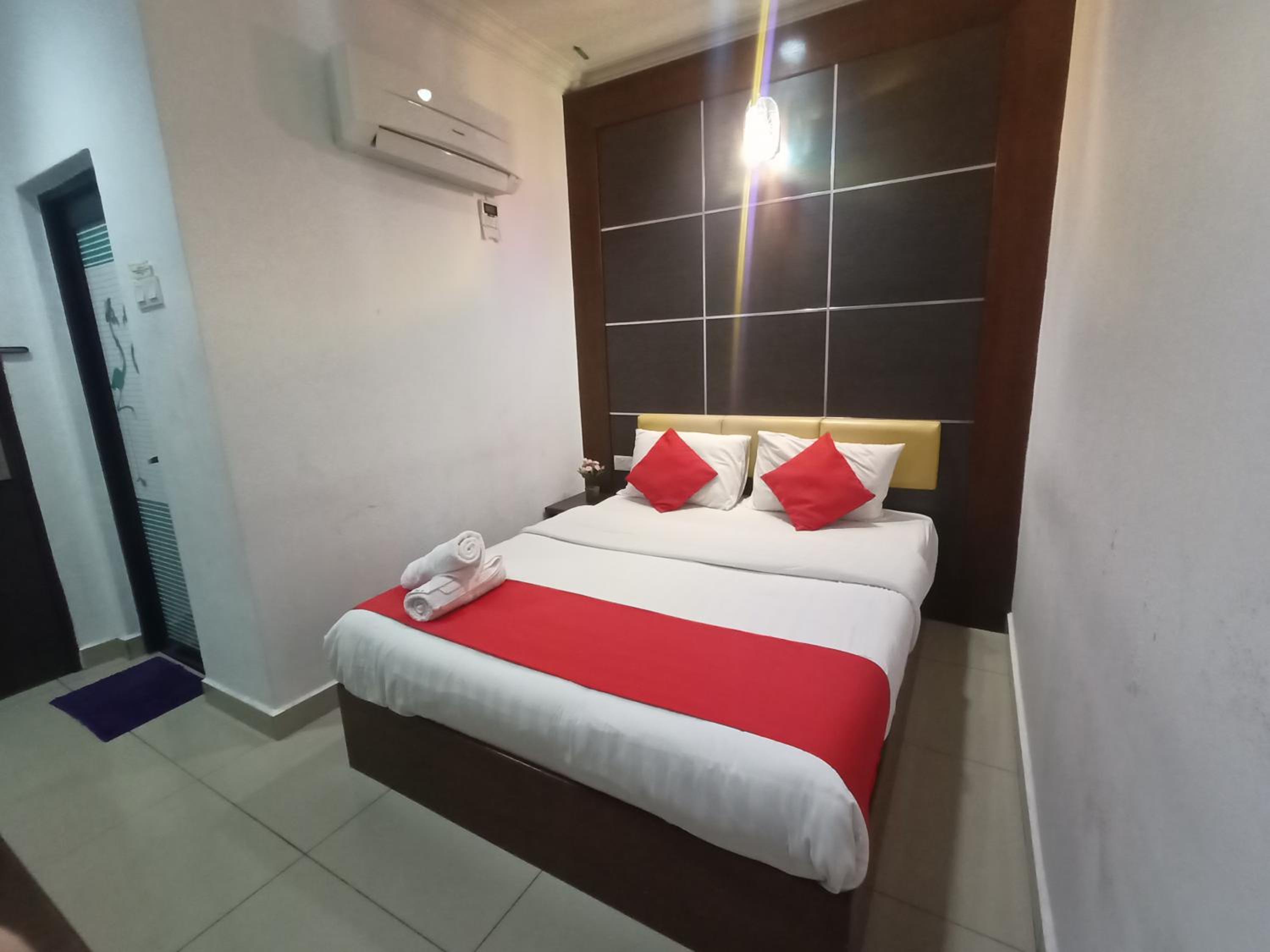 Standard Queen Room