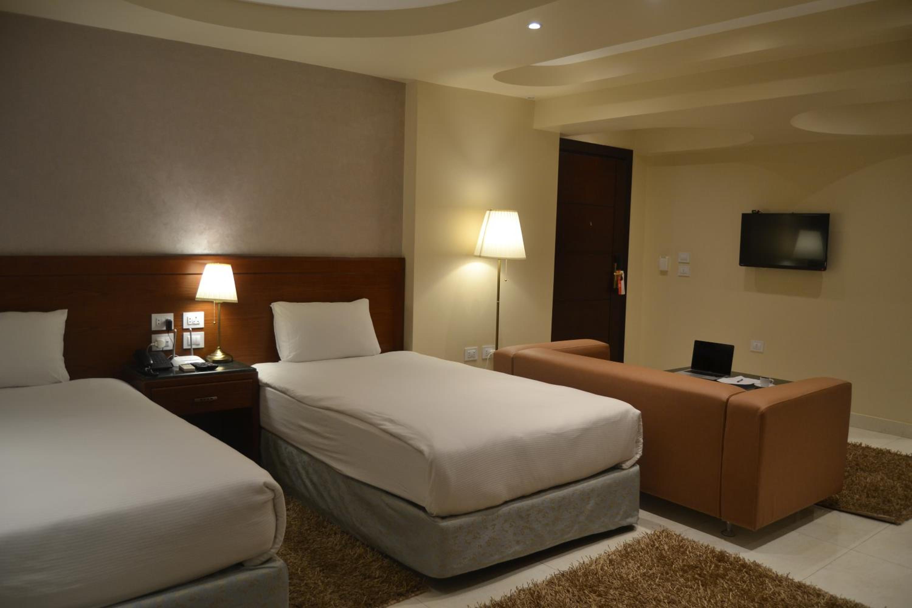 Deluxe Suite - Photo 2