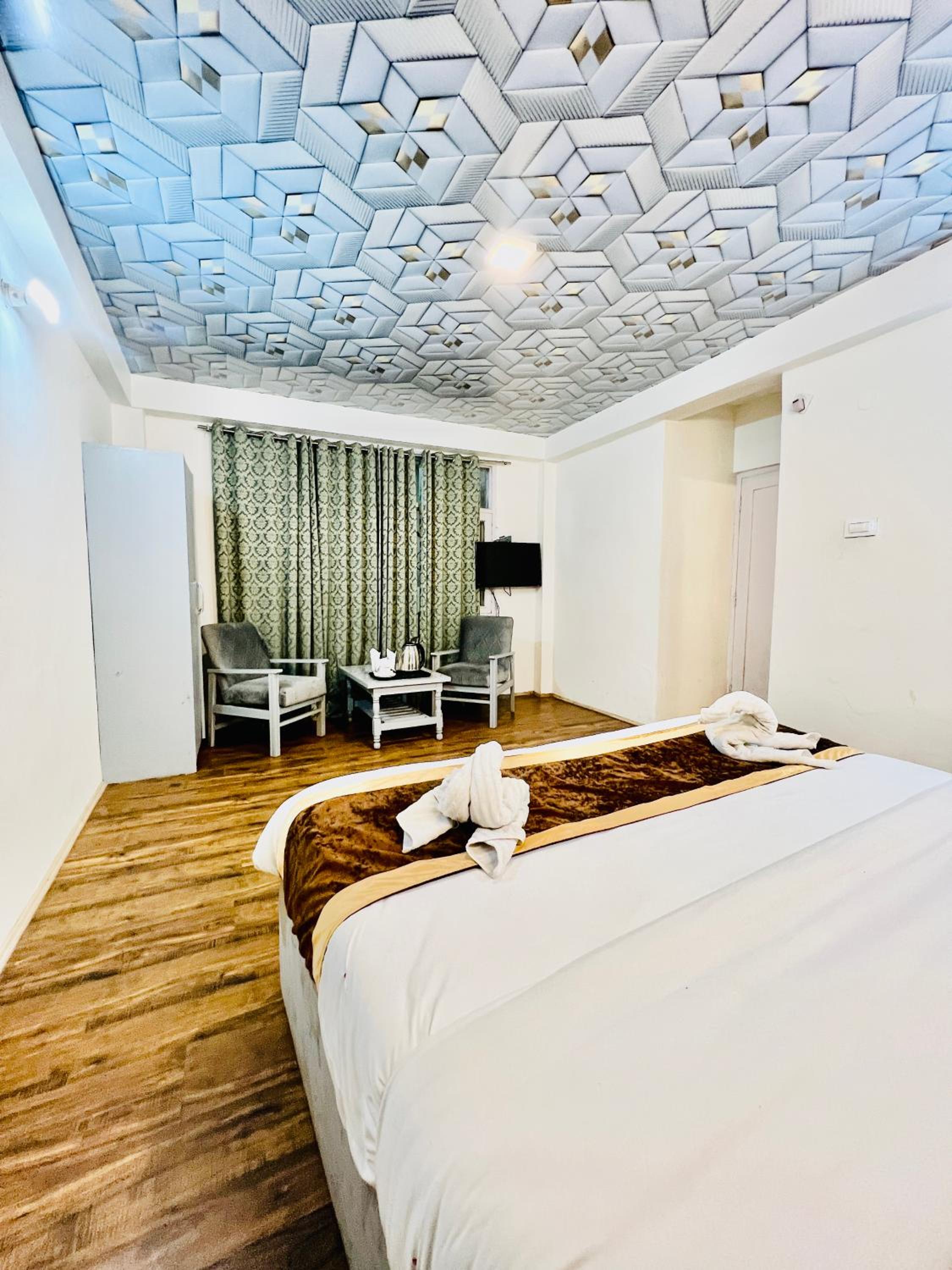 Deluxe Double Room (2 Adults + 1 Child)