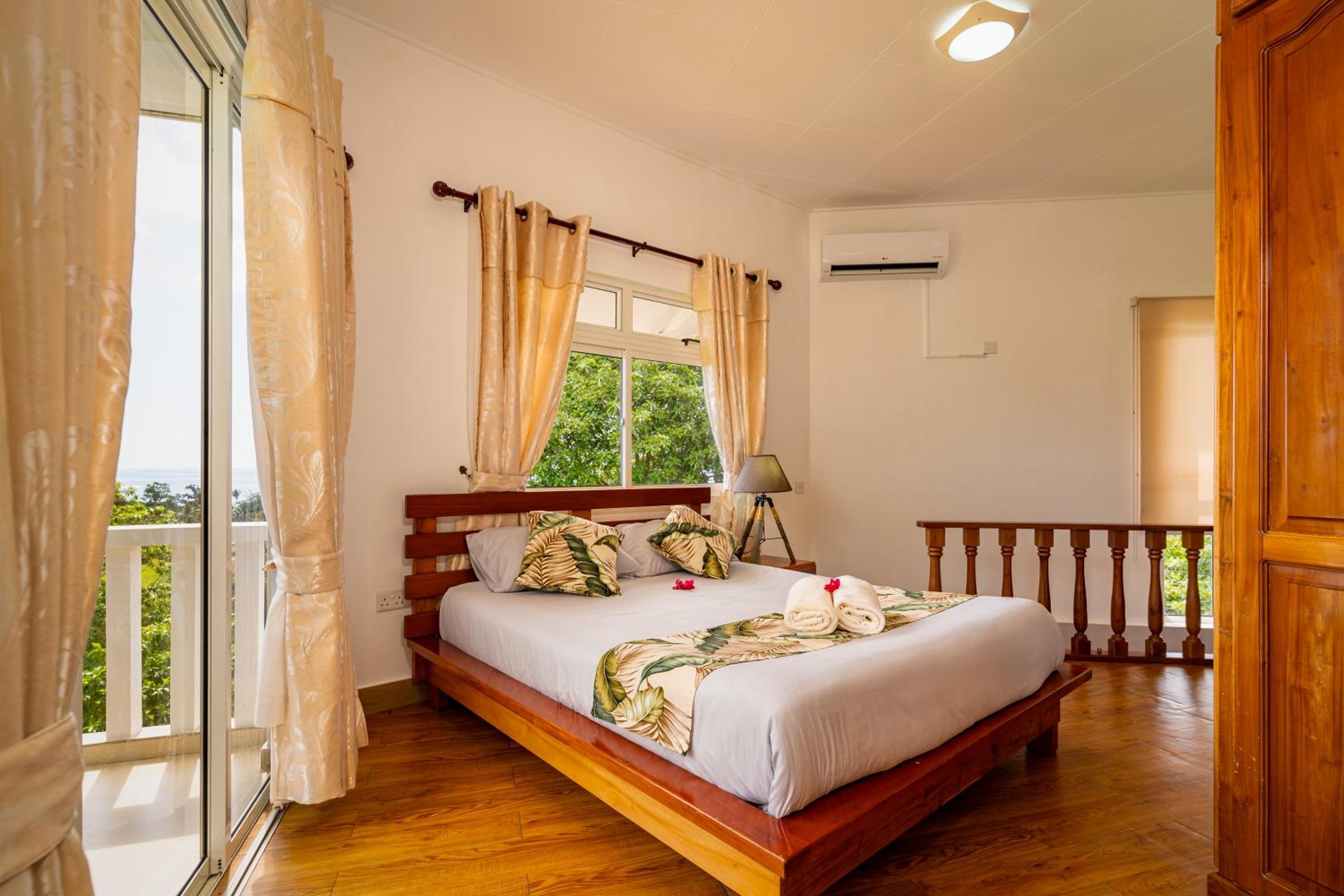 Superior One-Bedroom Apartment photo 2
