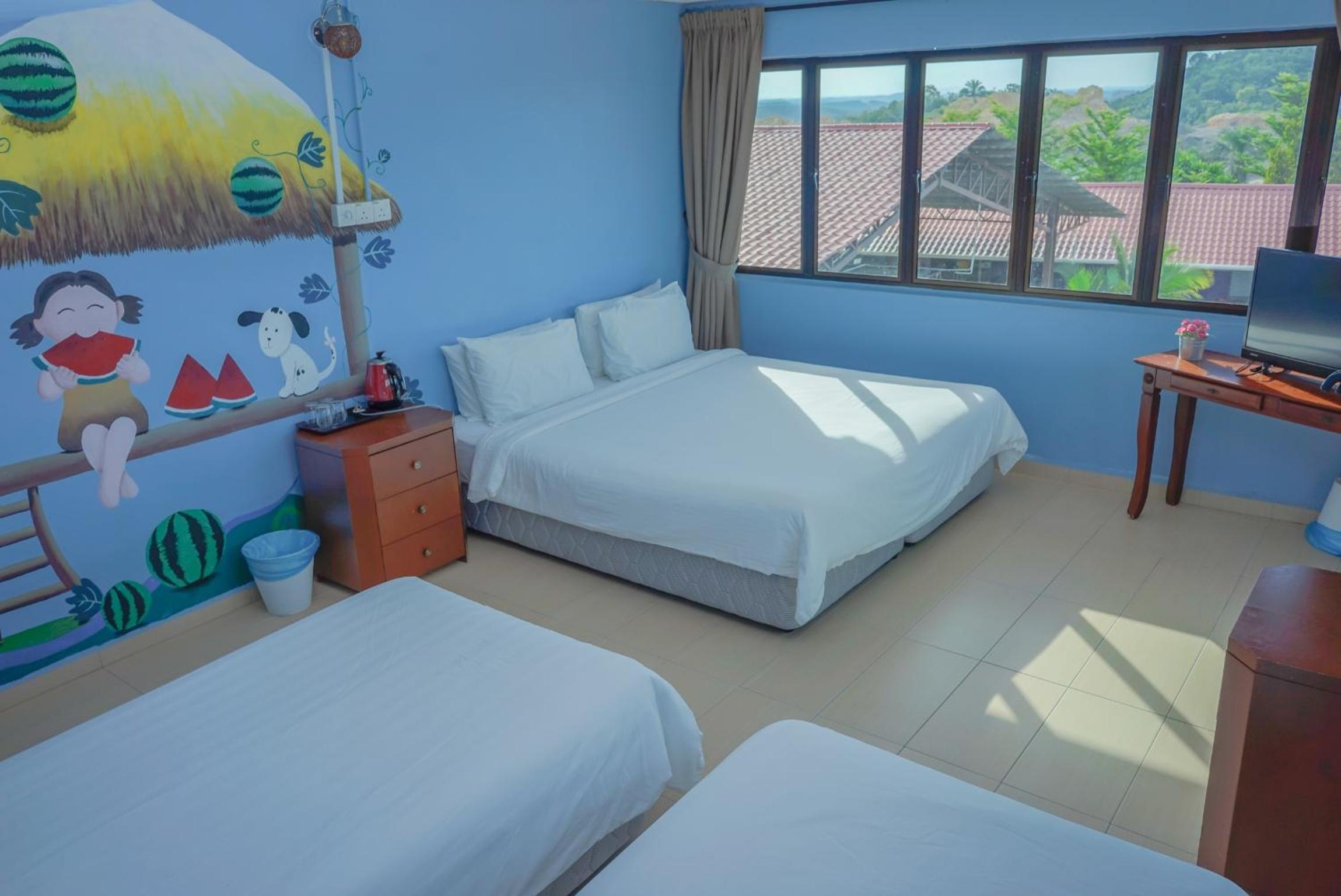 Quadruple Room - Photo 9