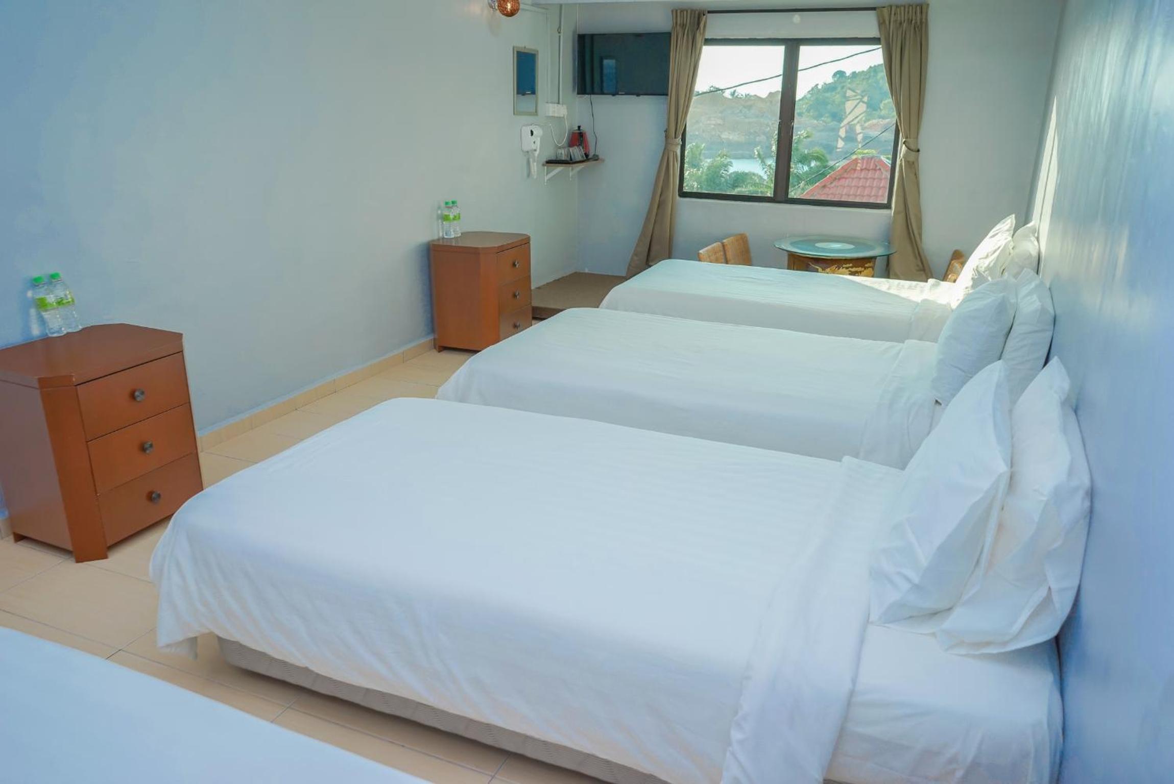 Quadruple Room - Photo 5
