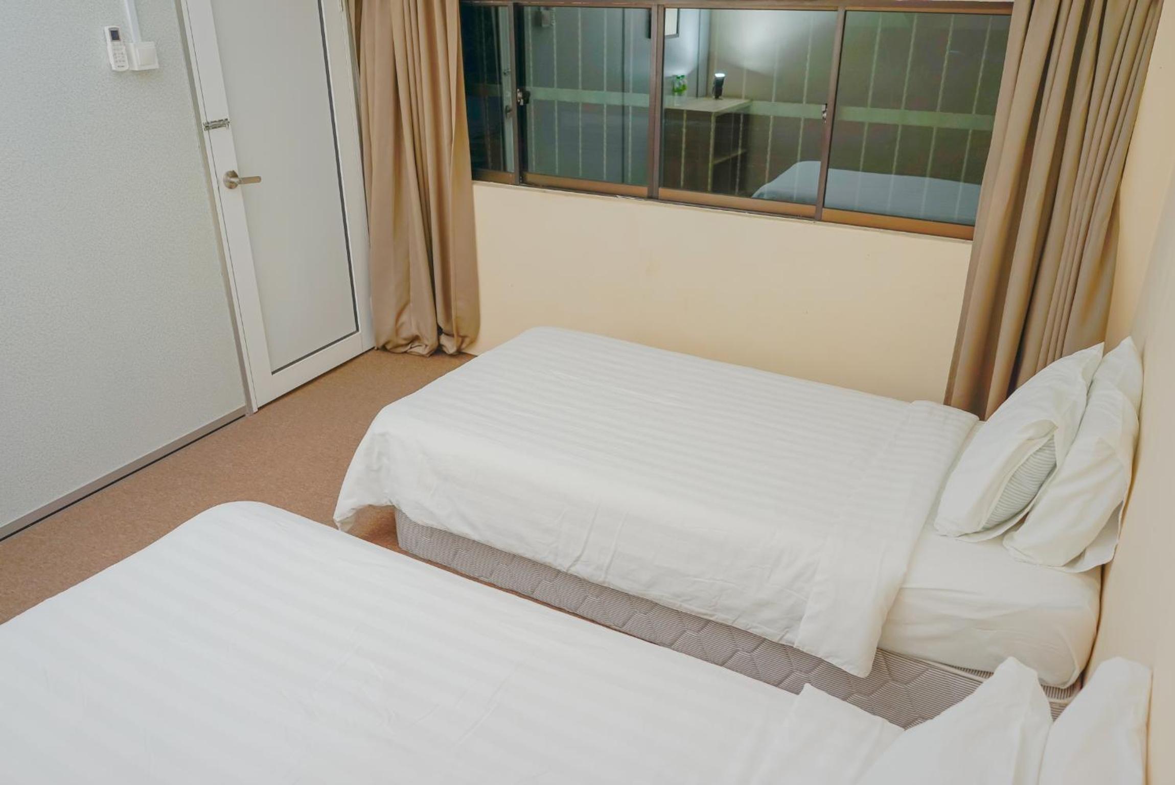 Quadruple Room - Photo 13