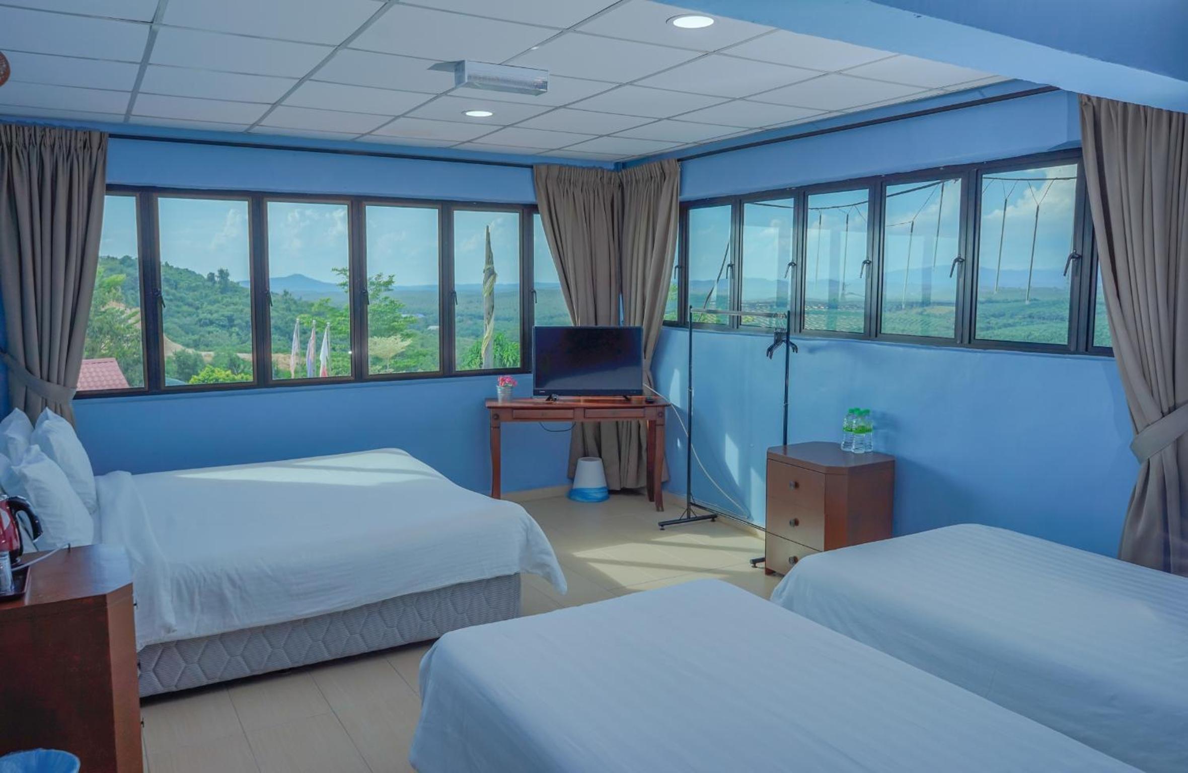 Quadruple Room - Photo 1