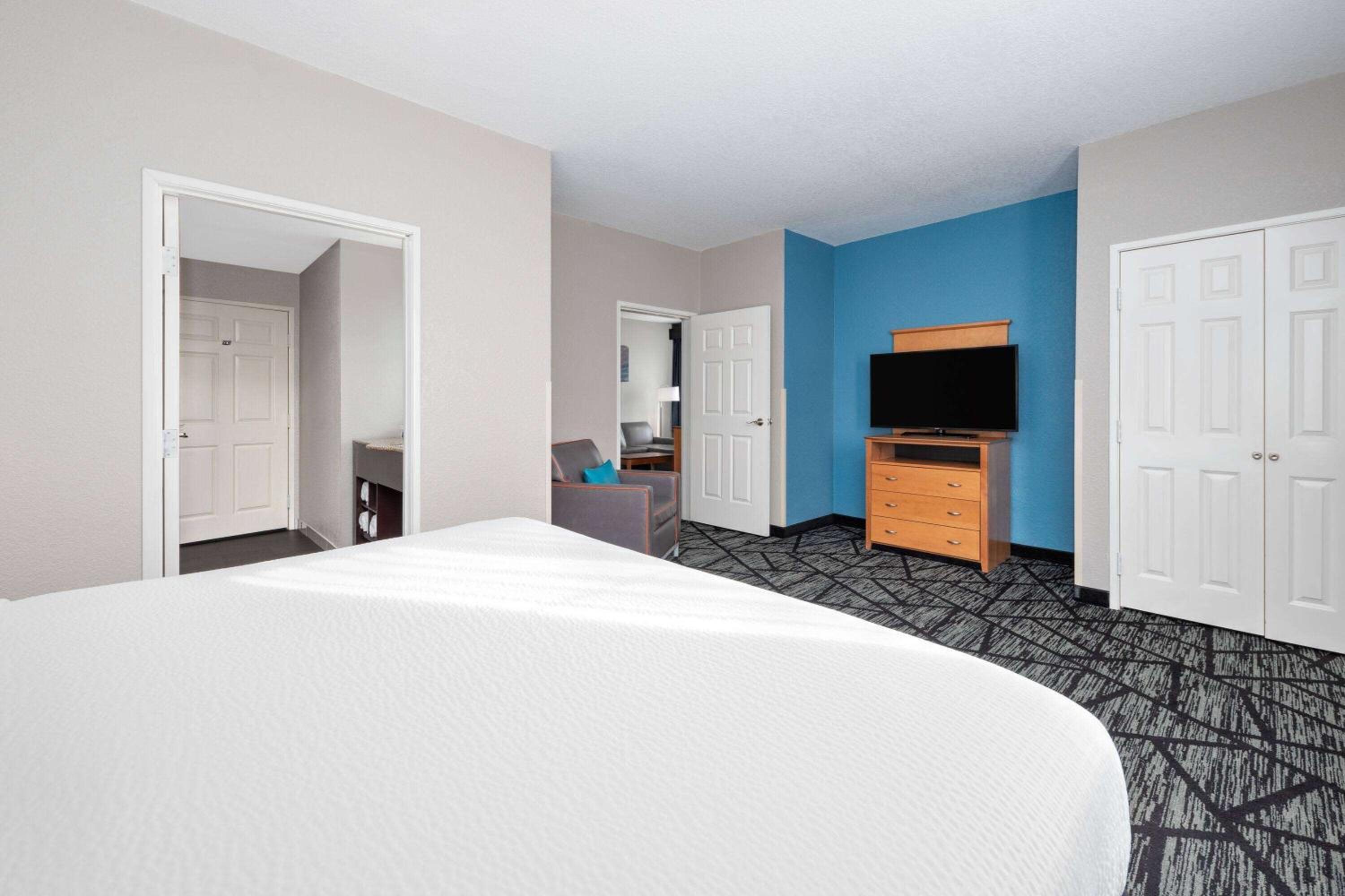 Deluxe Executive King Suite - Non-Smoking - Photo 1