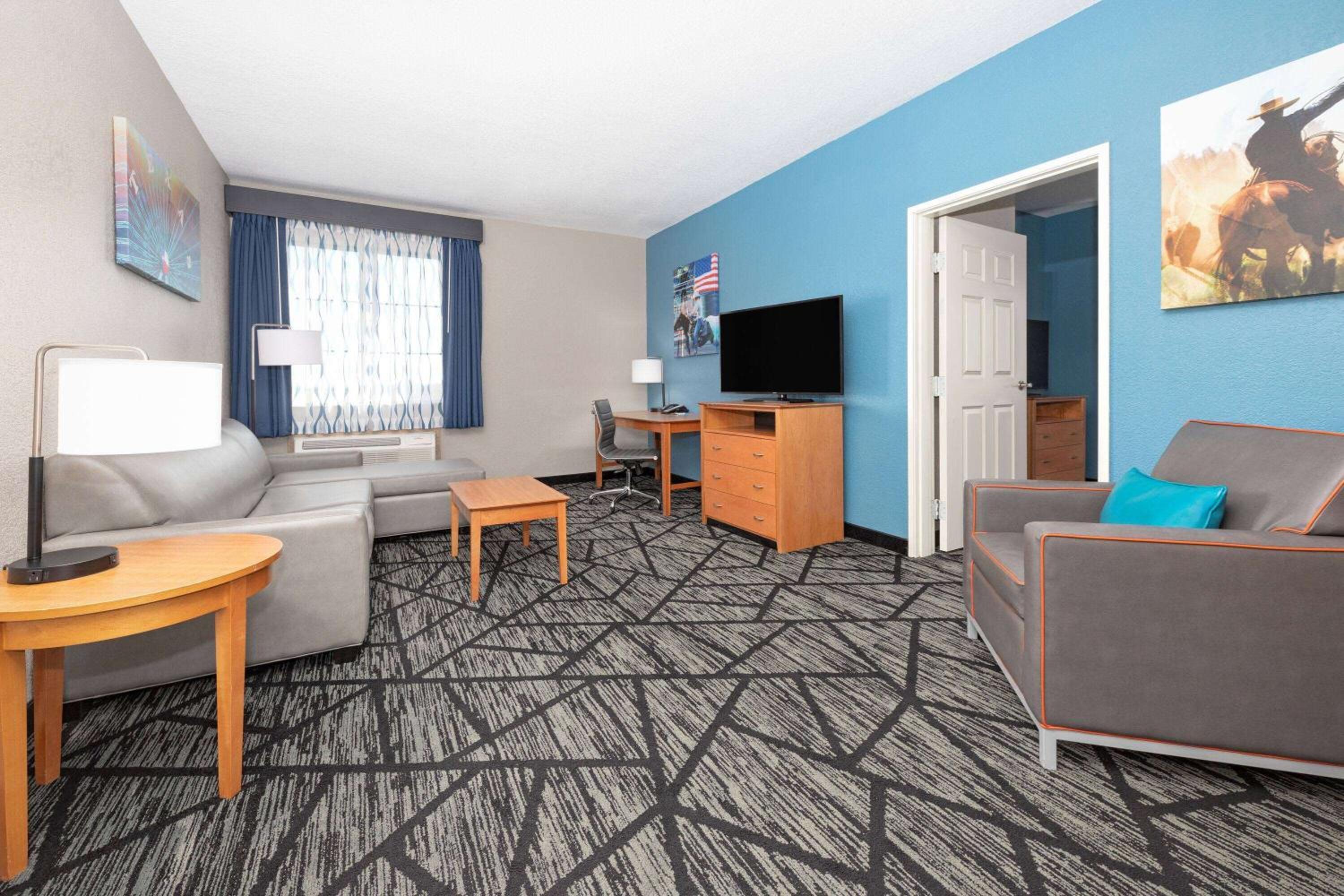 Deluxe Executive King Suite - Non-Smoking - Photo 2