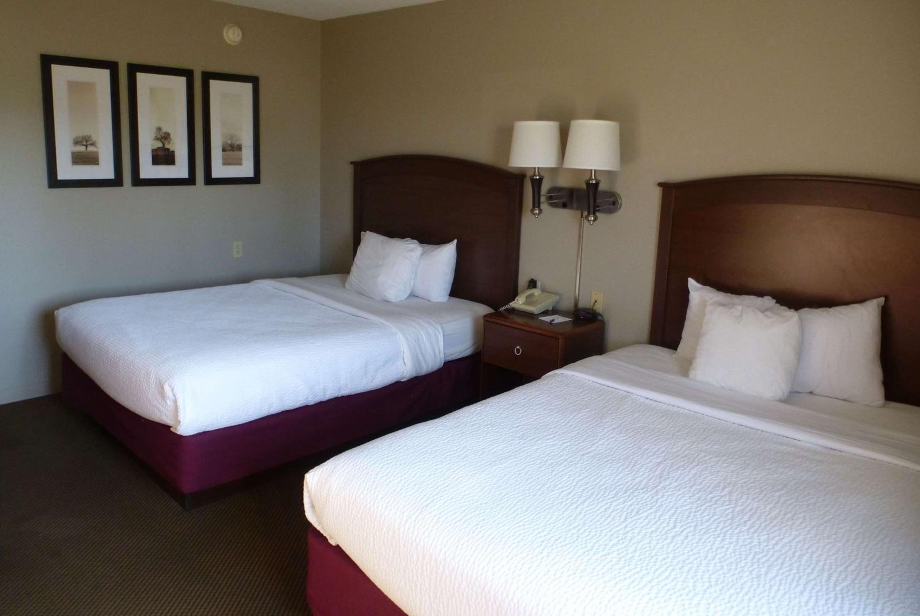 Queen Room with Two Queen Beds - Non-Smoking - Photo 1