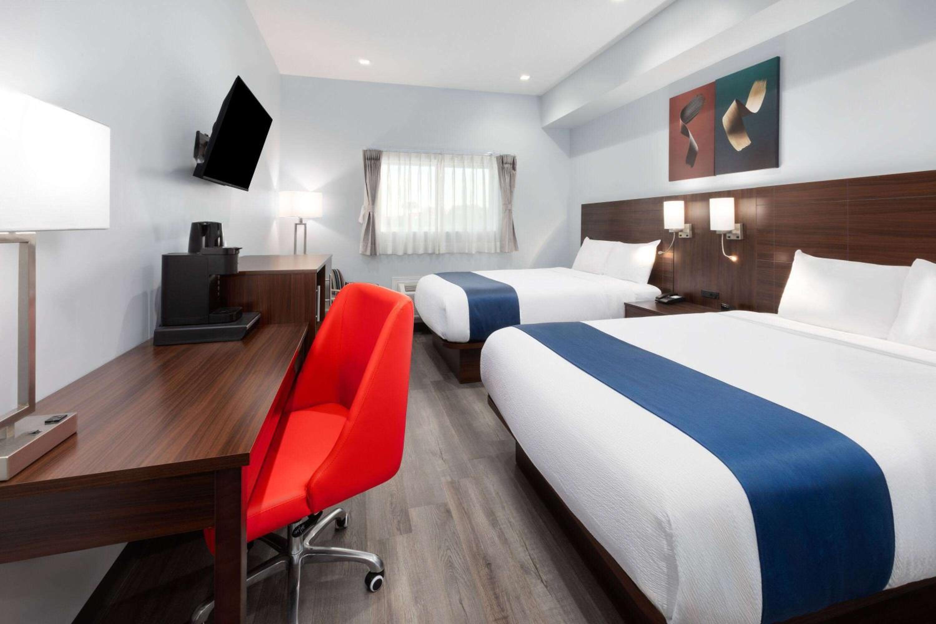 Queen Room with Two Queen Beds - Non-Smoking - Photo 1