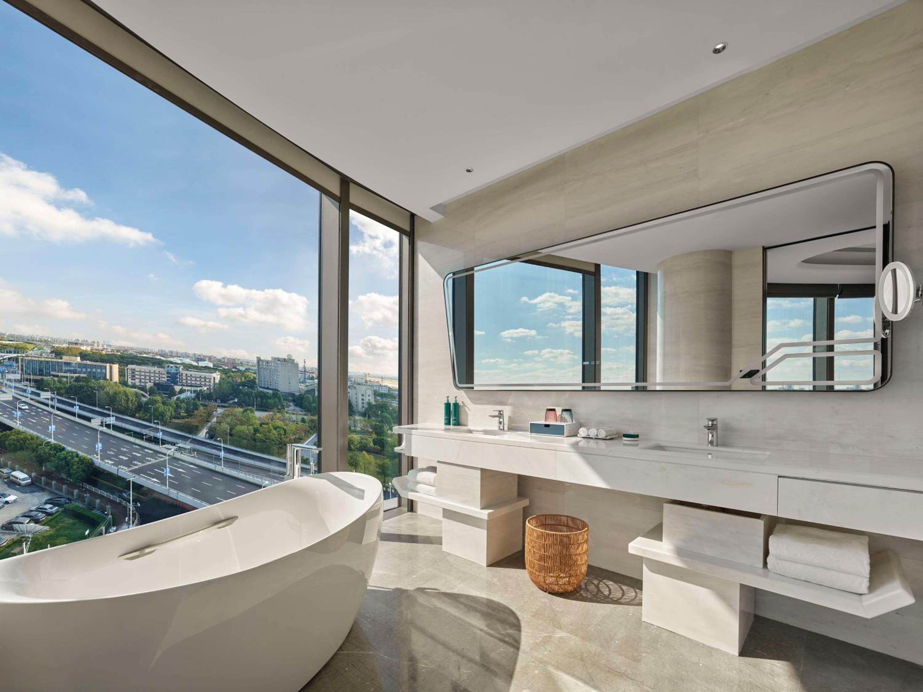 Deluxe King Suite